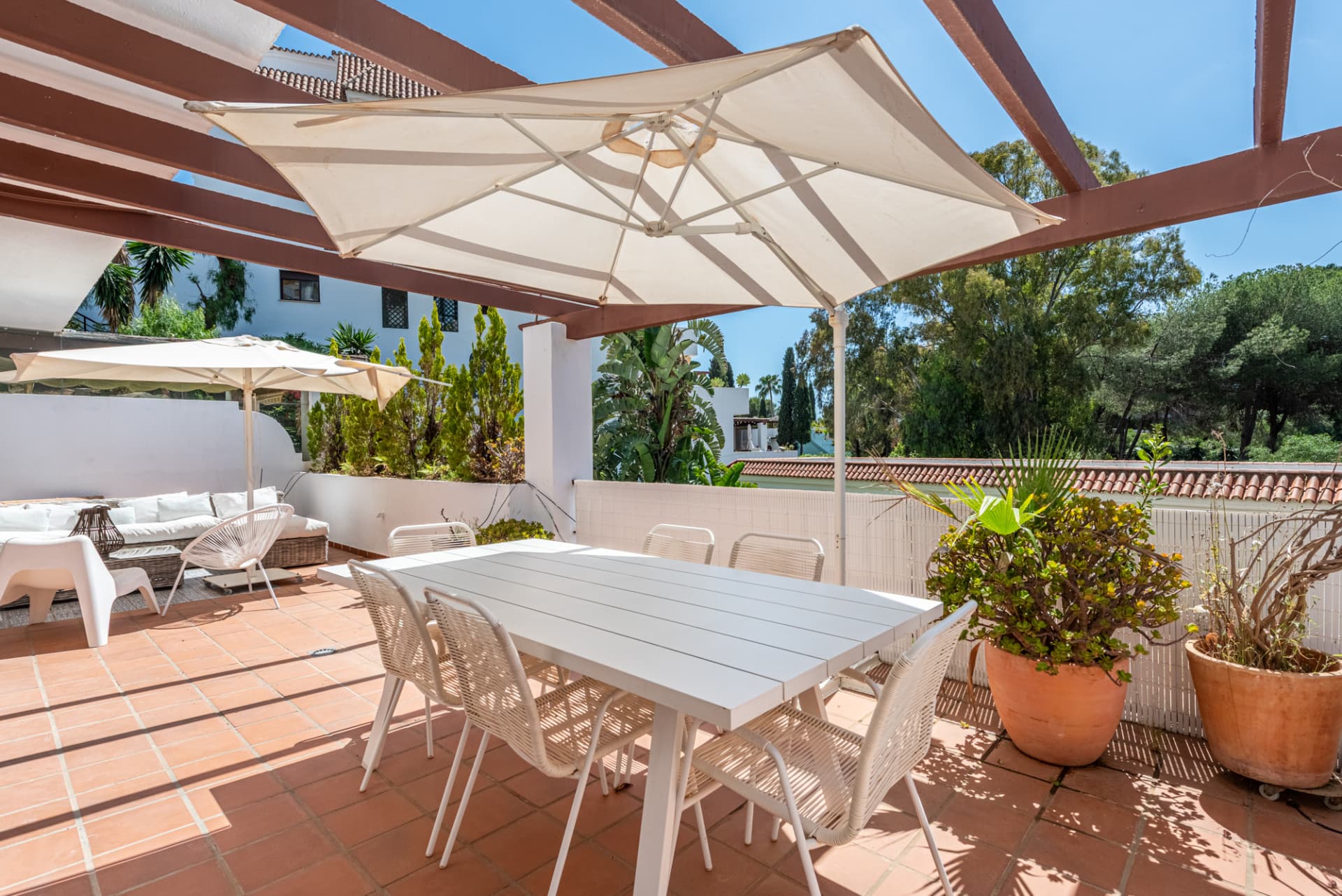 Apartment in a quiet development on the Golden Mile with tourist license.