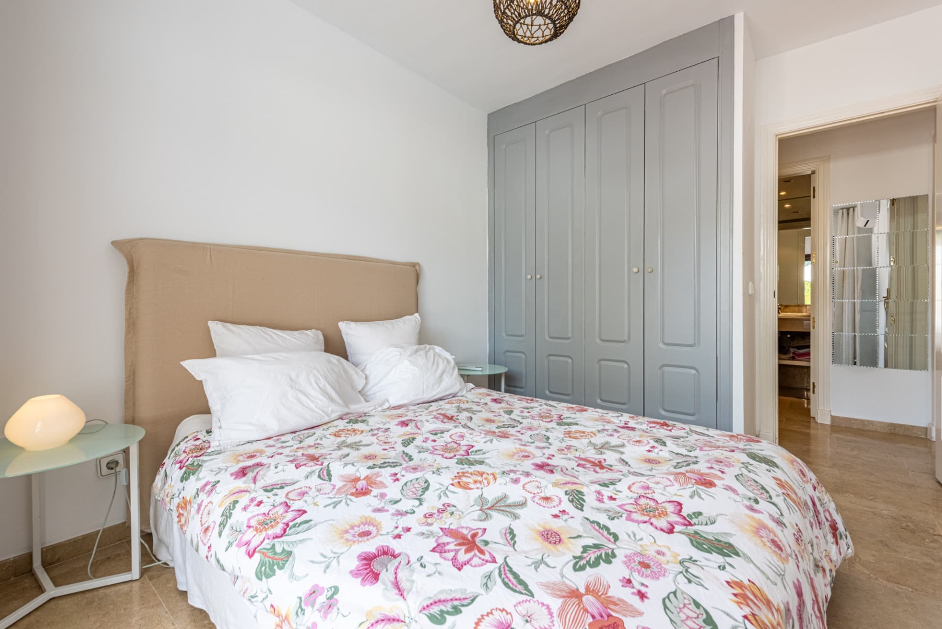 Apartment in a quiet development on the Golden Mile with tourist license.