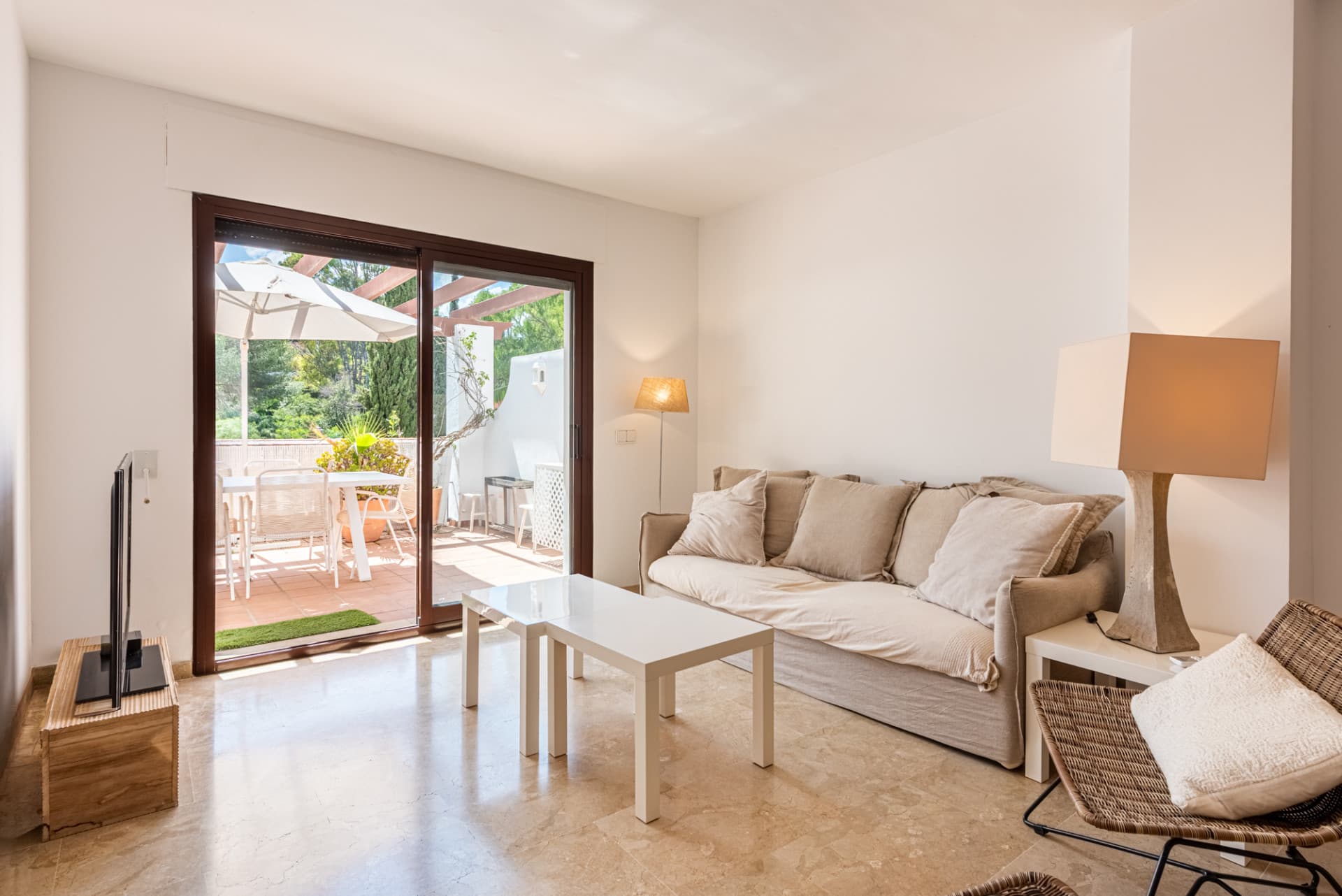 Apartment in a quiet development on the Golden Mile with tourist license.
