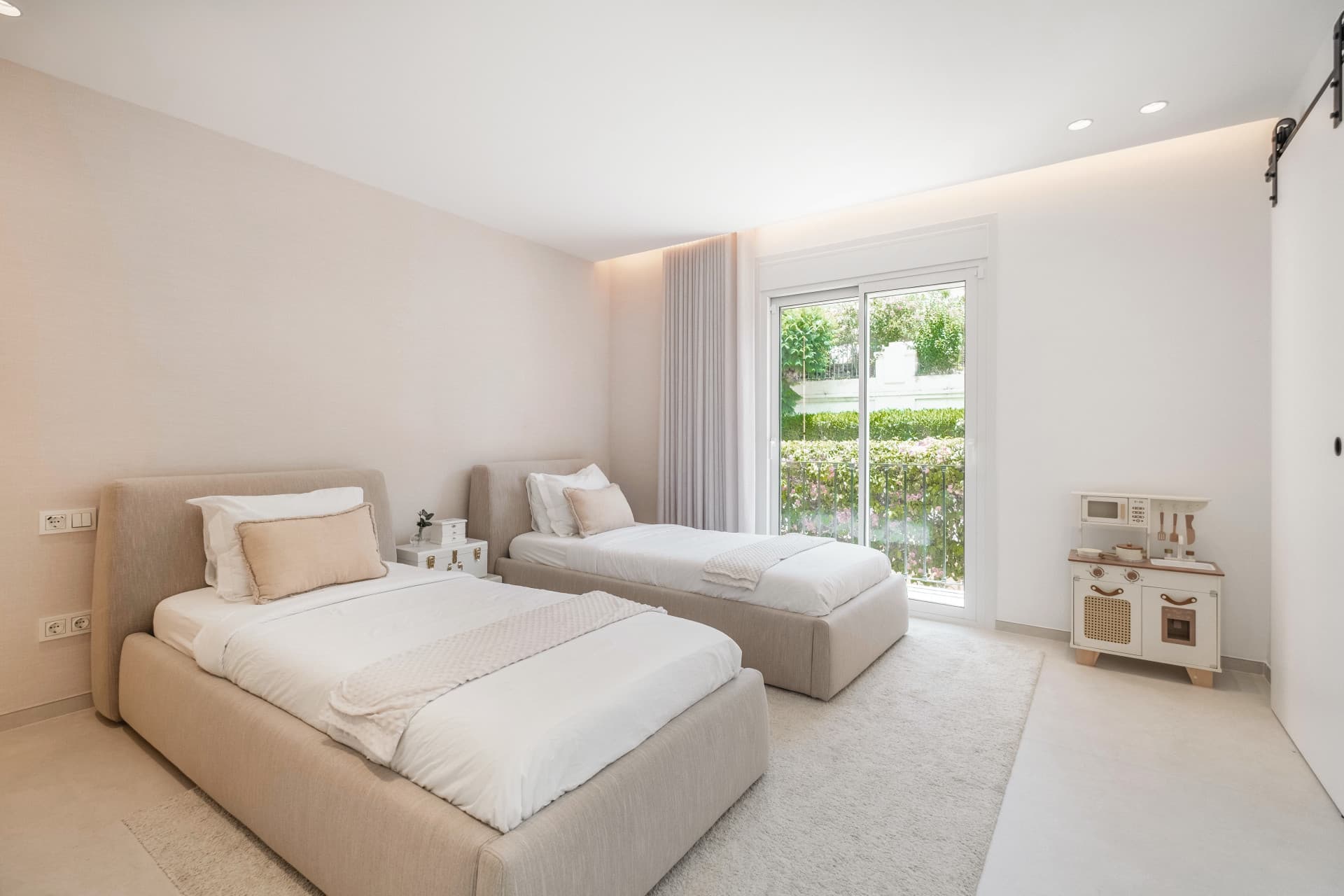 Elegant Family Villa with Panoramic Golf & Mountain Views in La Quinta Hills