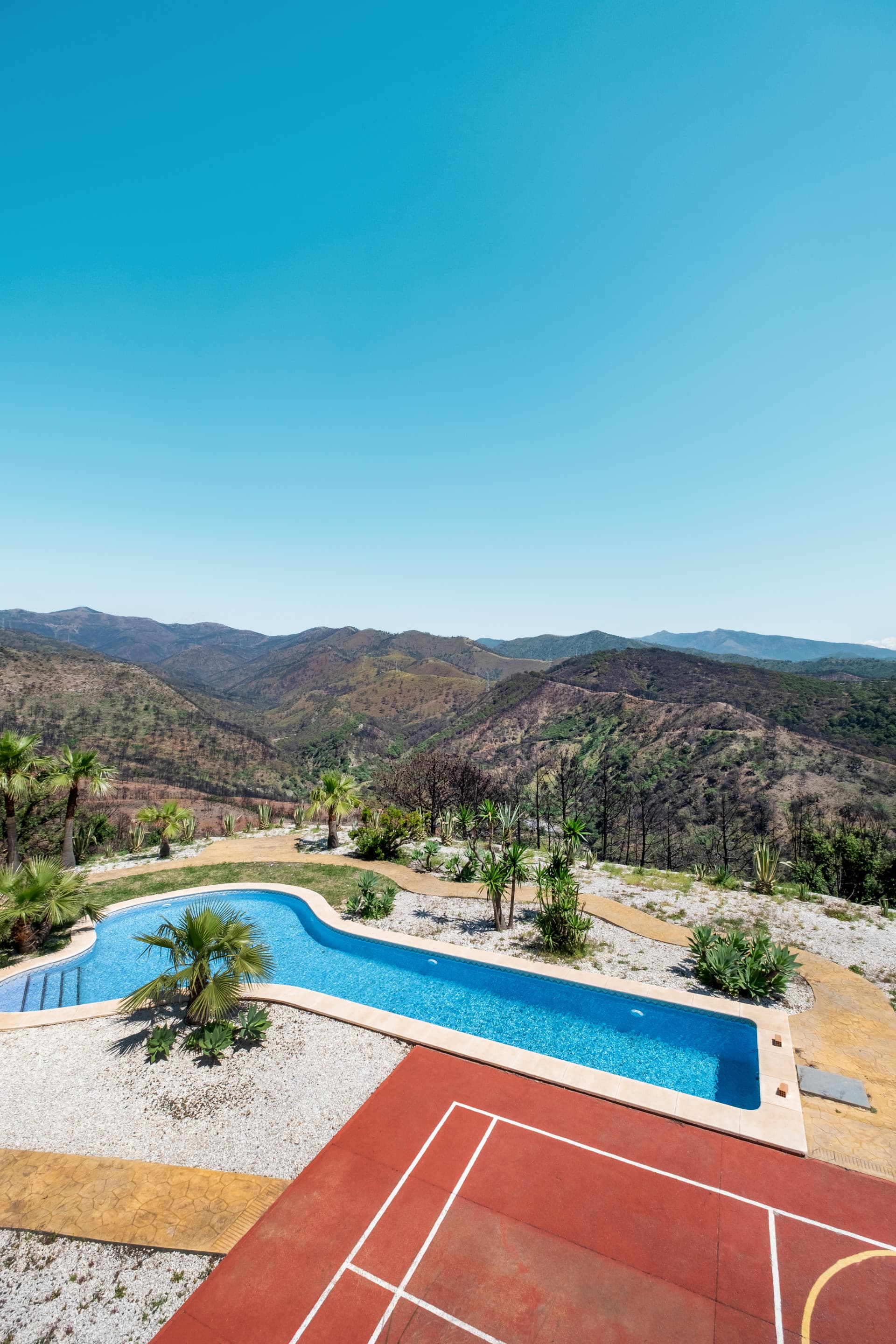 Fantastic villa set on a 48.000m2 plot in Estepona with mountain and sea views