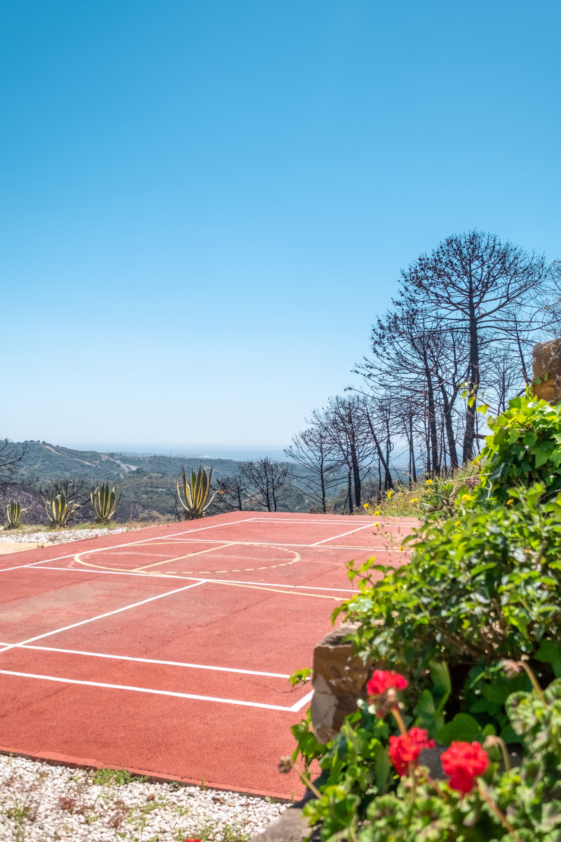 Fantastic villa set on a 48.000m2 plot in Estepona with mountain and sea views