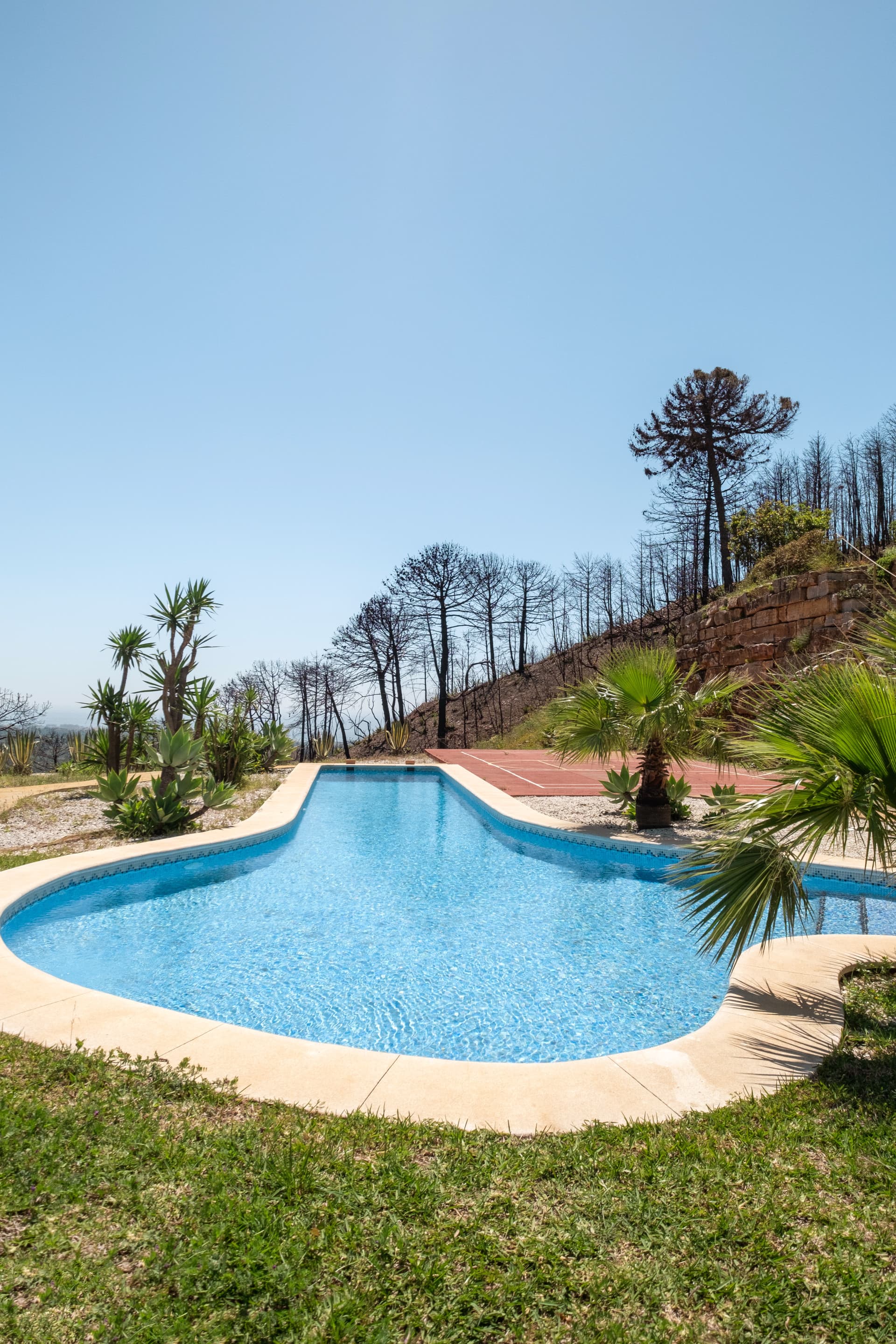 Fantastic villa set on a 48.000m2 plot in Estepona with mountain and sea views