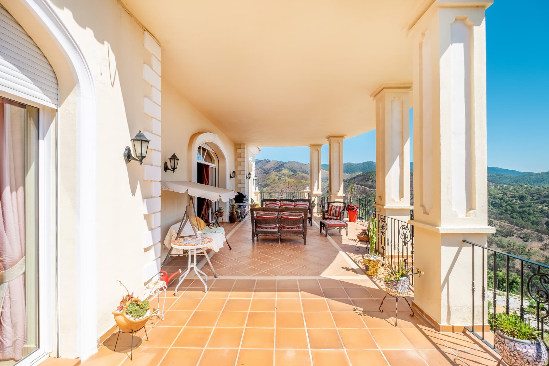 Fantastic villa set on a 48.000m2 plot in Estepona with mountain and sea views
