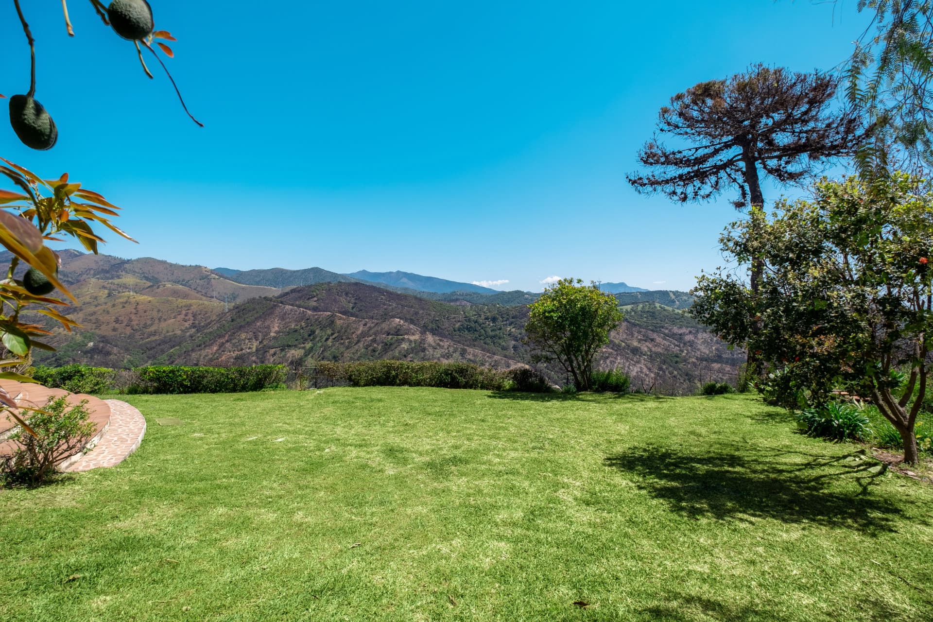 Fantastic villa set on a 48.000m2 plot in Estepona with mountain and sea views