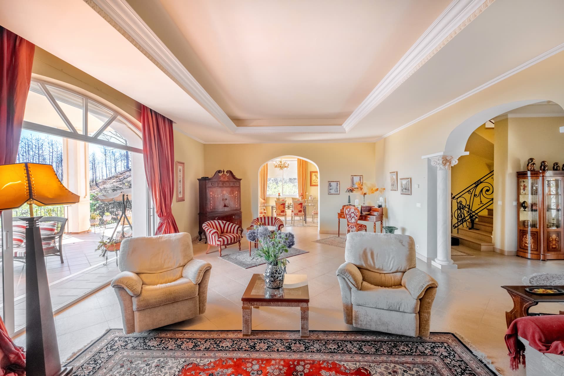 Fantastic villa set on a 48.000m2 plot in Estepona with mountain and sea views
