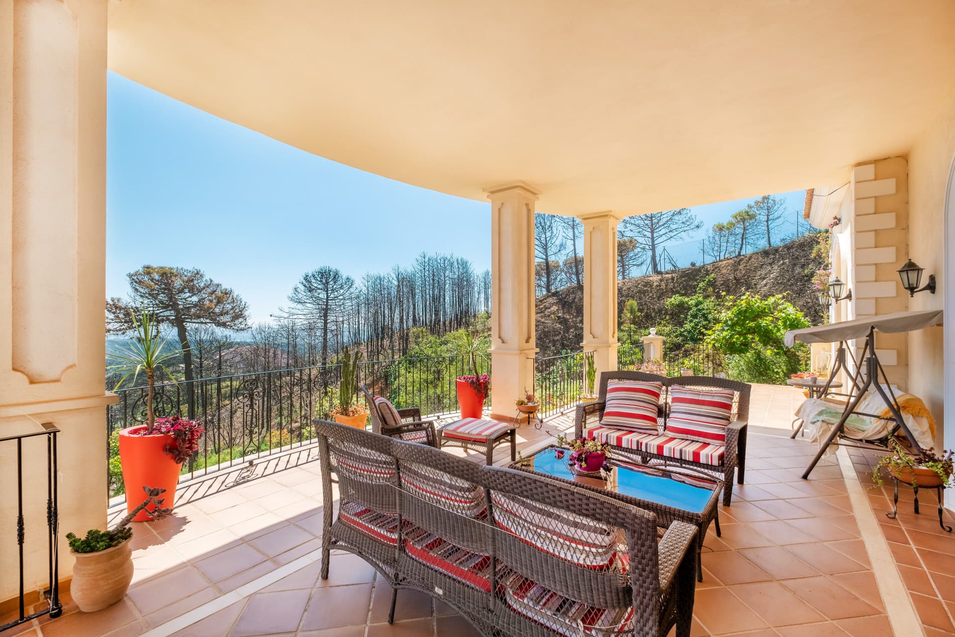 Fantastic villa set on a 48.000m2 plot in Estepona with mountain and sea views