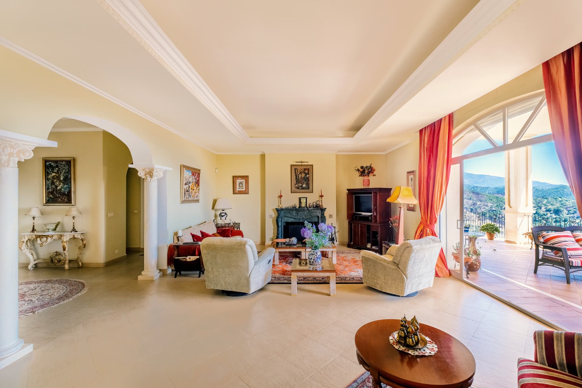 Fantastic villa set on a 48.000m2 plot in Estepona with mountain and sea views