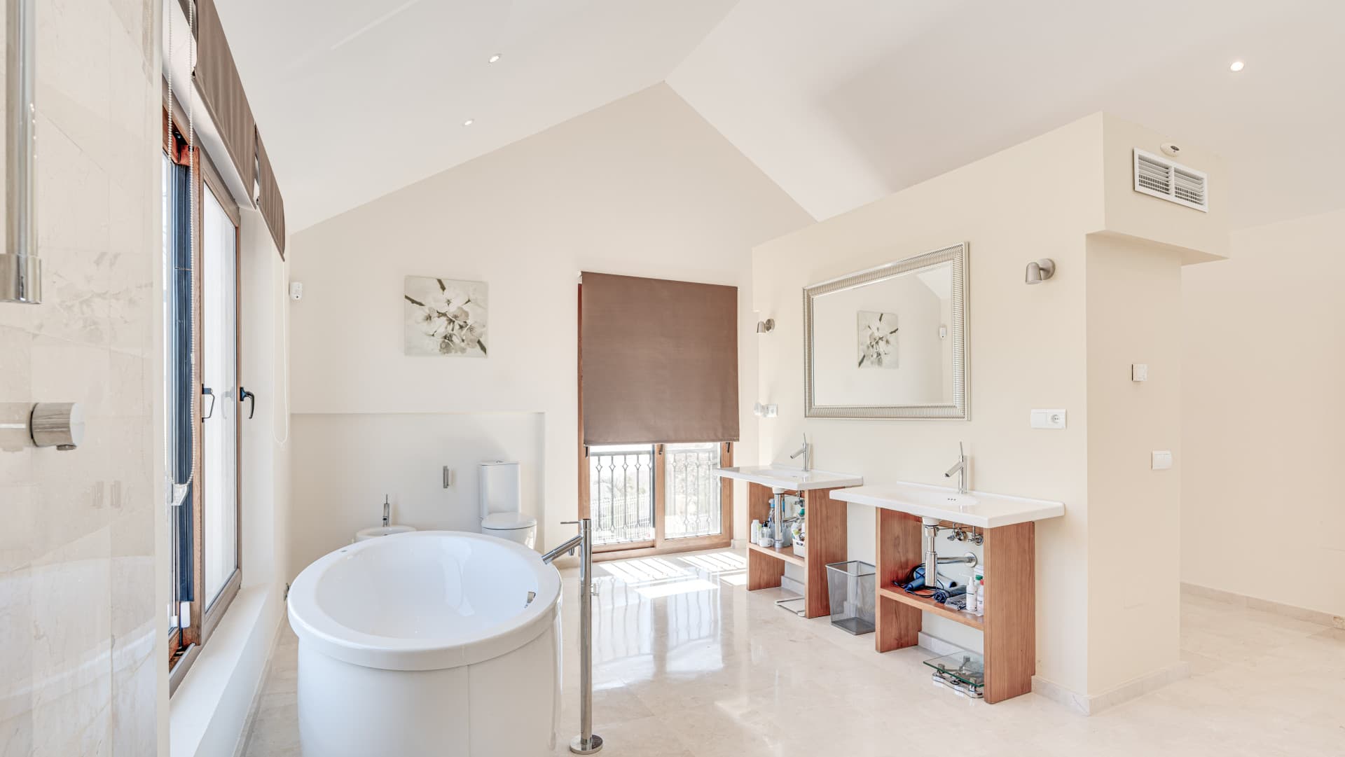 2060 Wonderful villa in a golf resort This detached villa in La Cala Golf Resort offers generous space and a well-planne