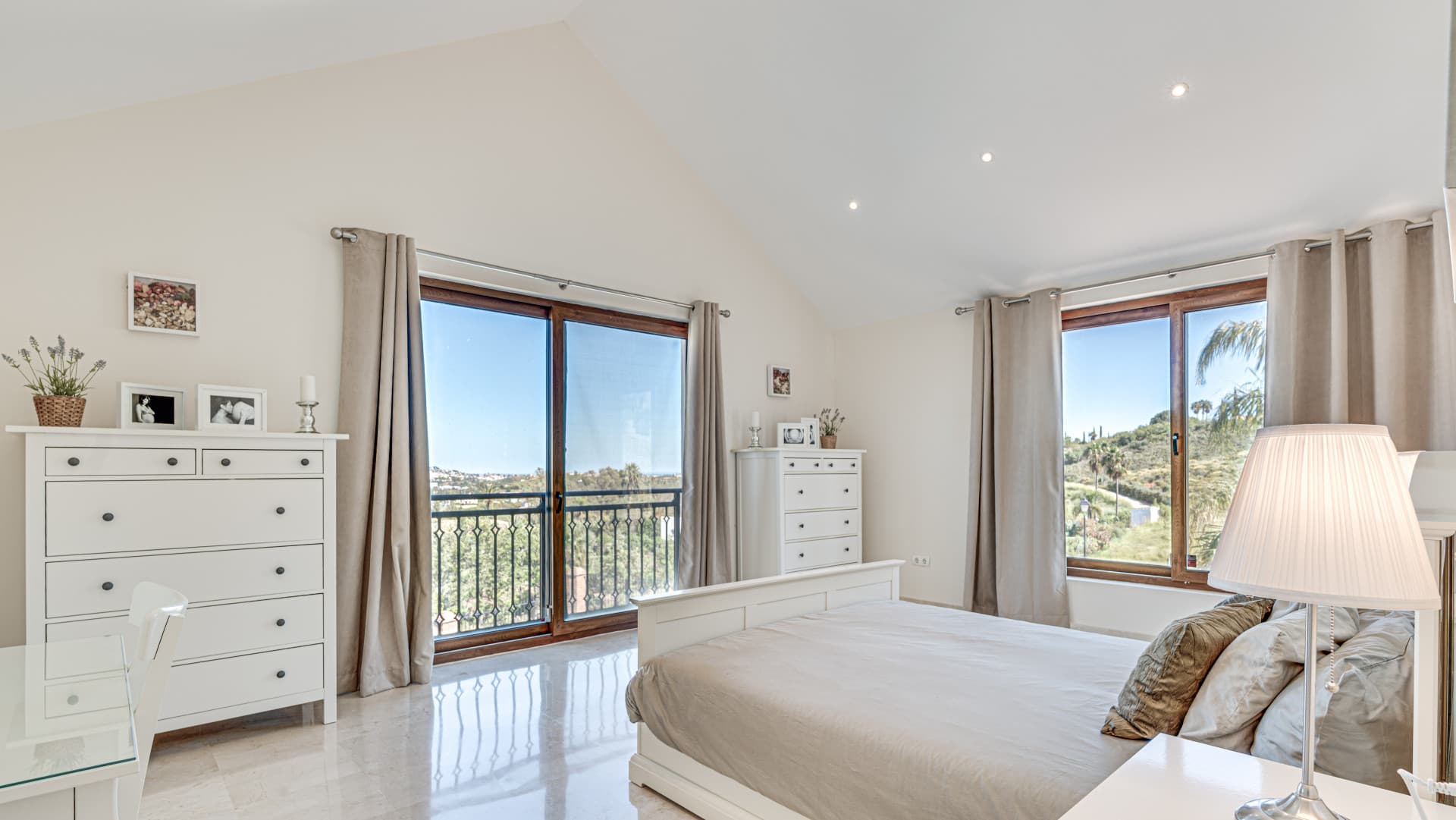 2060 Wonderful villa in a golf resort This detached villa in La Cala Golf Resort offers generous space and a well-planne