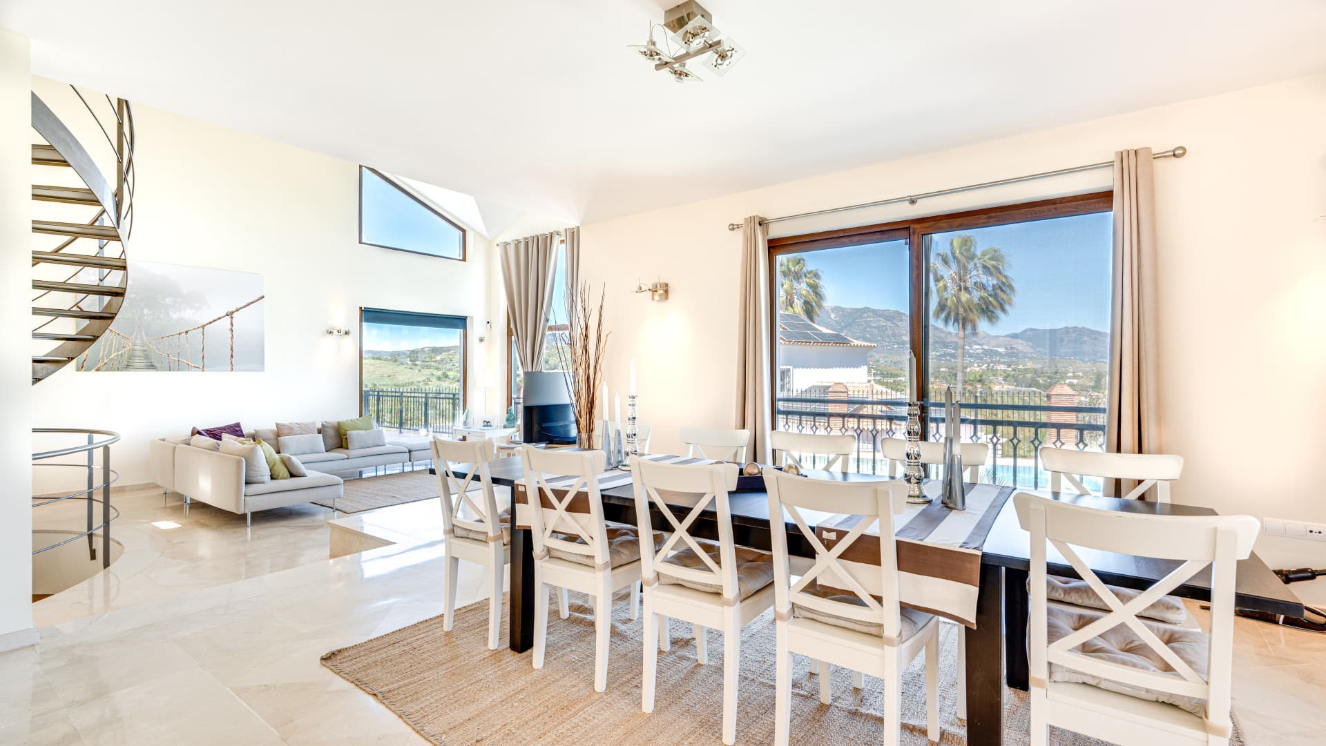 2060 Wonderful villa in a golf resort This detached villa in La Cala Golf Resort offers generous space and a well-planne