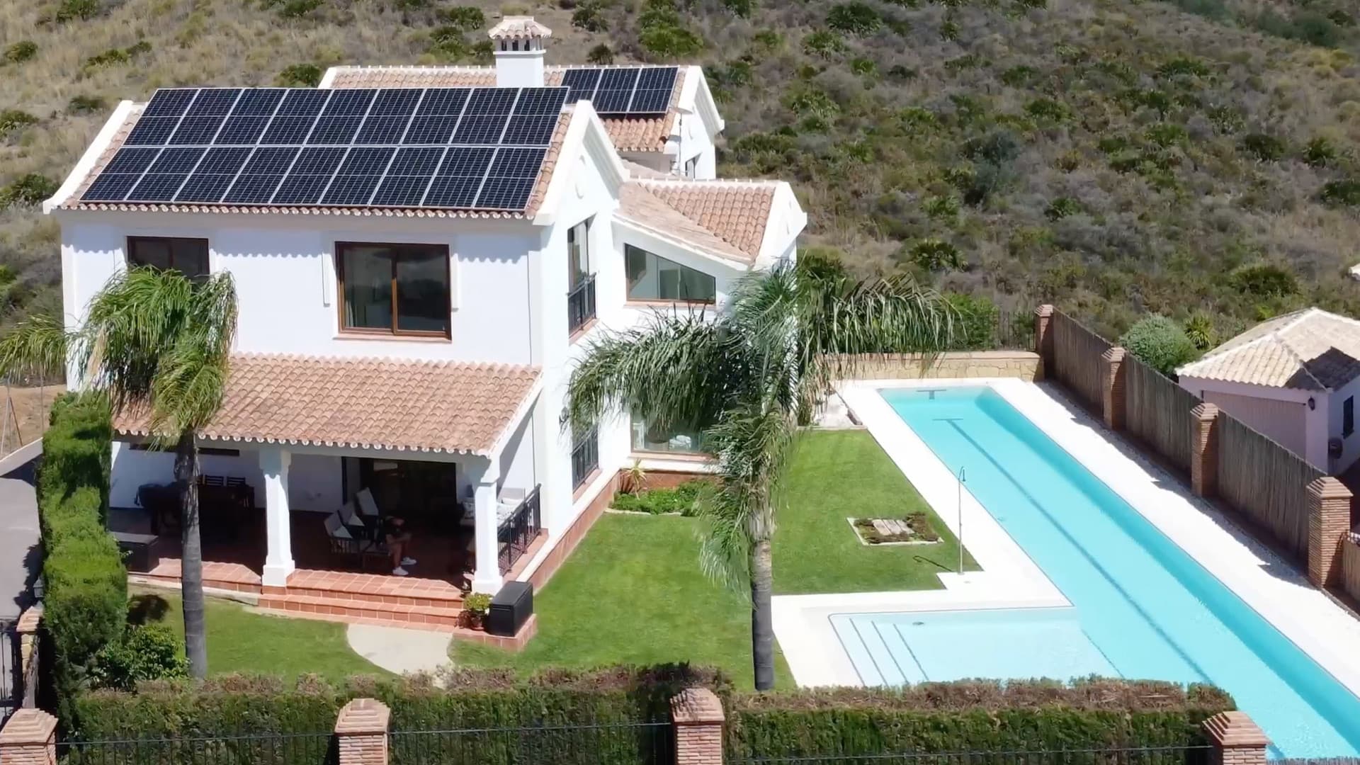 2060 Wonderful villa in a golf resort This detached villa in La Cala Golf Resort offers generous space and a well-planne