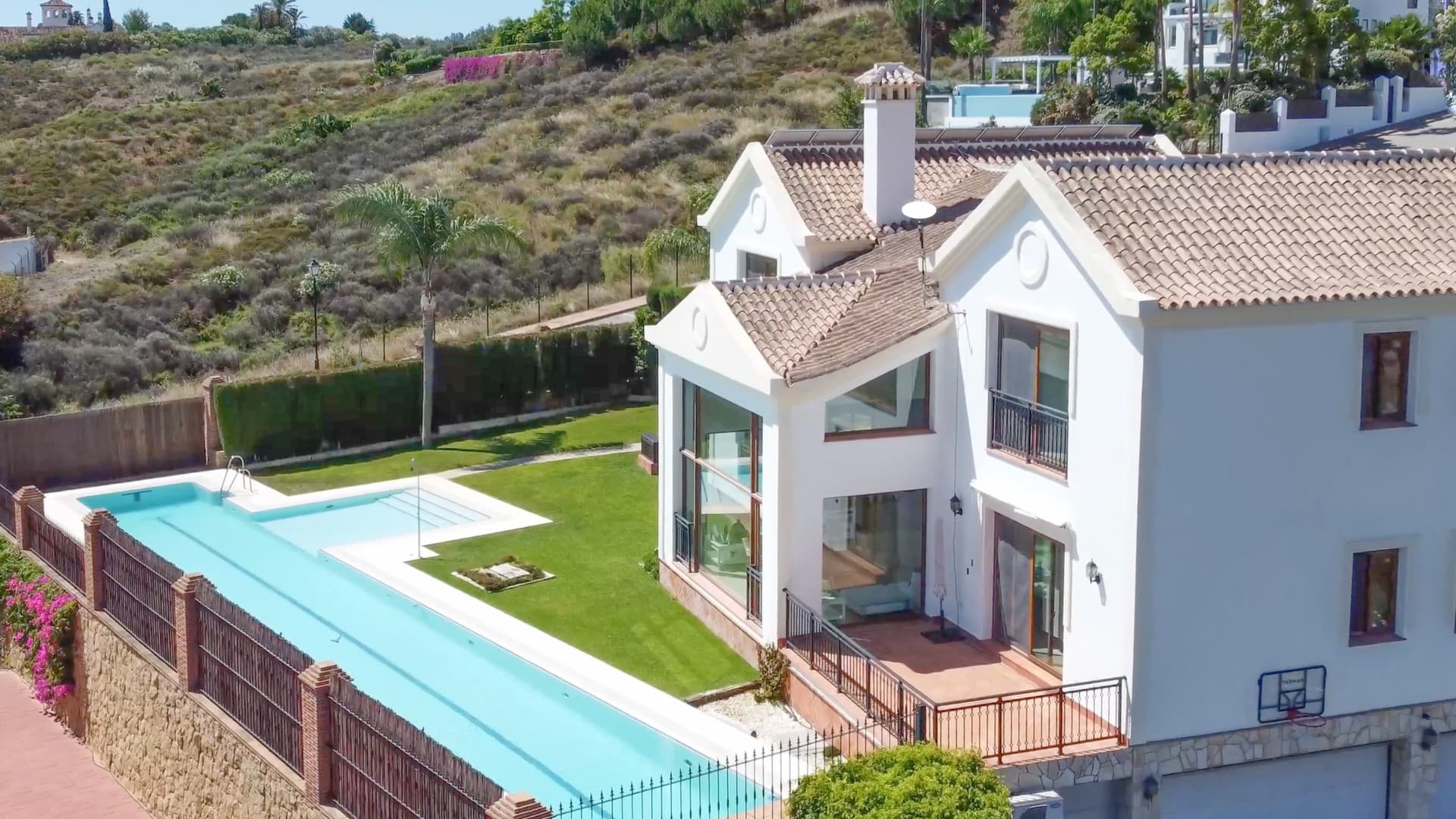 2060 Wonderful villa in a golf resort This detached villa in La Cala Golf Resort offers generous space and a well-planne