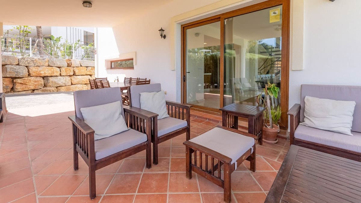 2060 Wonderful villa in a golf resort This detached villa in La Cala Golf Resort offers generous space and a well-planne