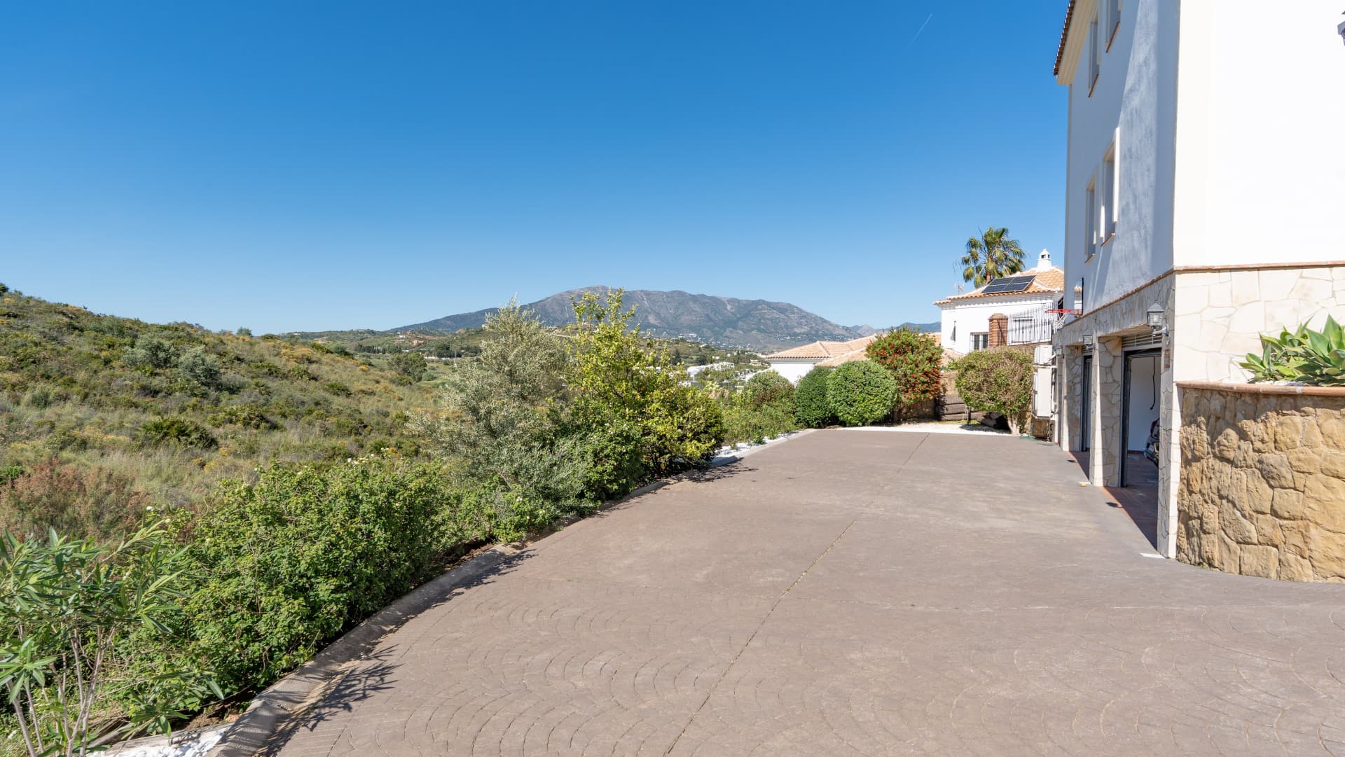 2060 Wonderful villa in a golf resort This detached villa in La Cala Golf Resort offers generous space and a well-planne