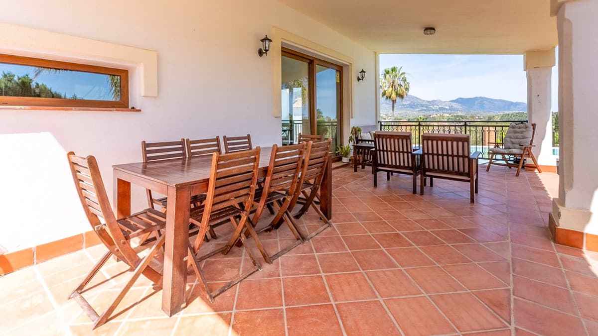 2060 Wonderful villa in a golf resort This detached villa in La Cala Golf Resort offers generous space and a well-planne