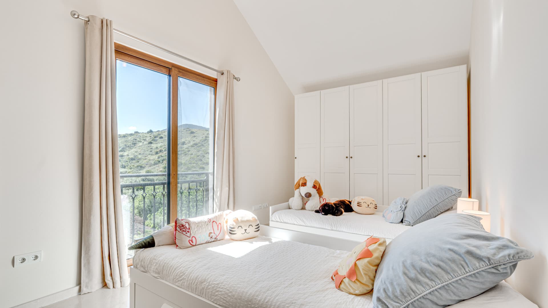 2060 Wonderful villa in a golf resort This detached villa in La Cala Golf Resort offers generous space and a well-planne