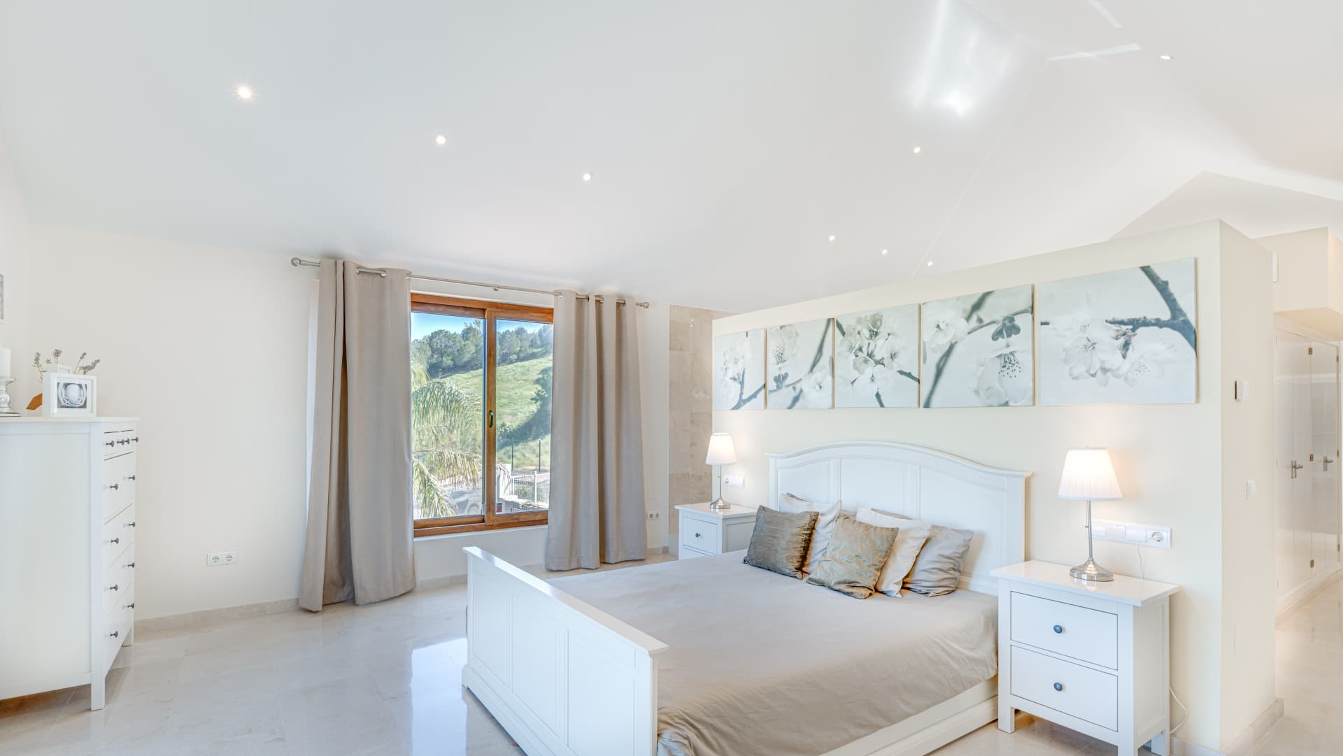 2060 Wonderful villa in a golf resort This detached villa in La Cala Golf Resort offers generous space and a well-planne