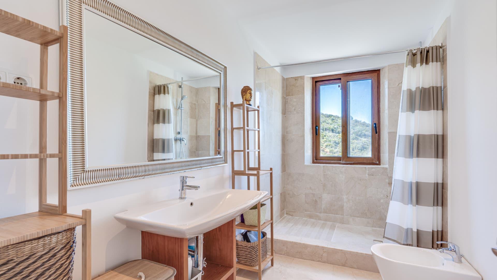 2060 Wonderful villa in a golf resort This detached villa in La Cala Golf Resort offers generous space and a well-planne