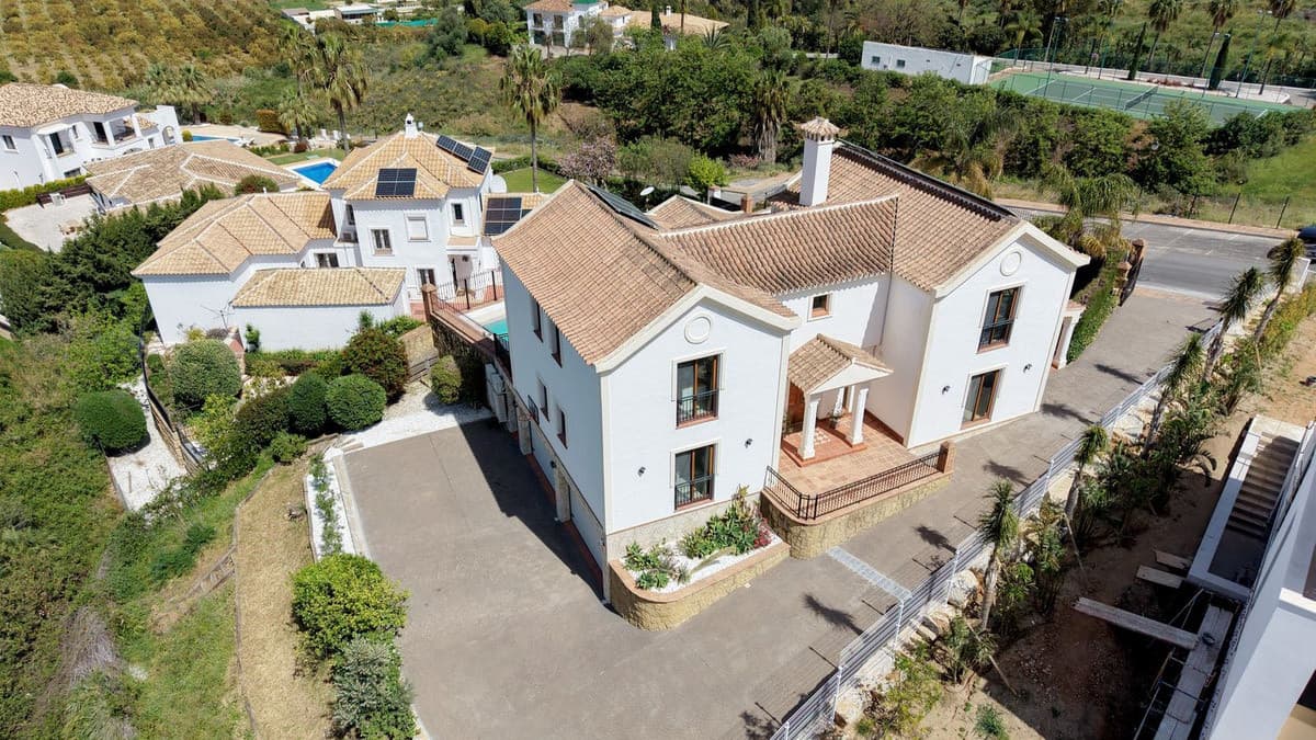 2060 Wonderful villa in a golf resort This detached villa in La Cala Golf Resort offers generous space and a well-planne
