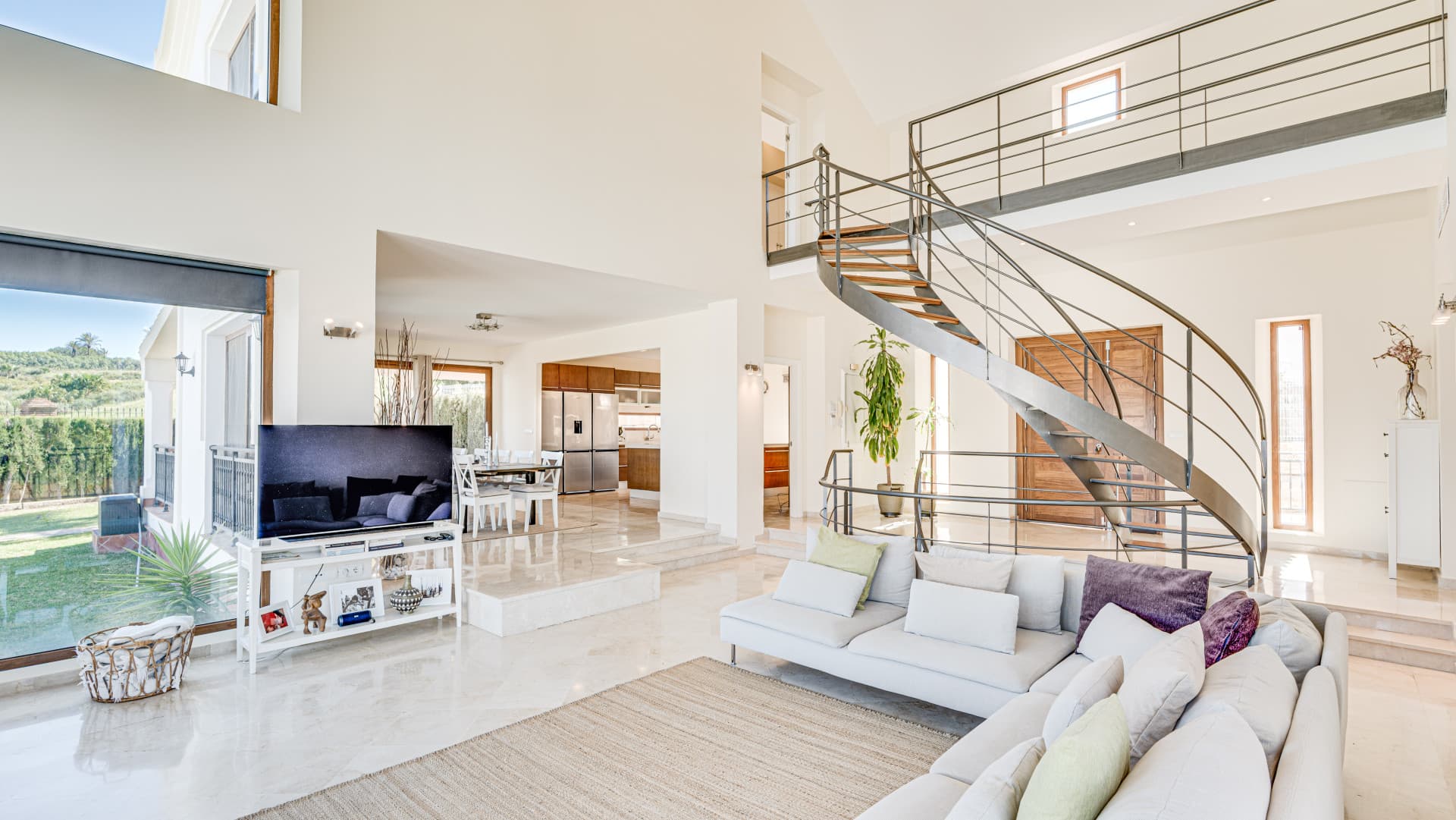 2060 Wonderful villa in a golf resort This detached villa in La Cala Golf Resort offers generous space and a well-planne