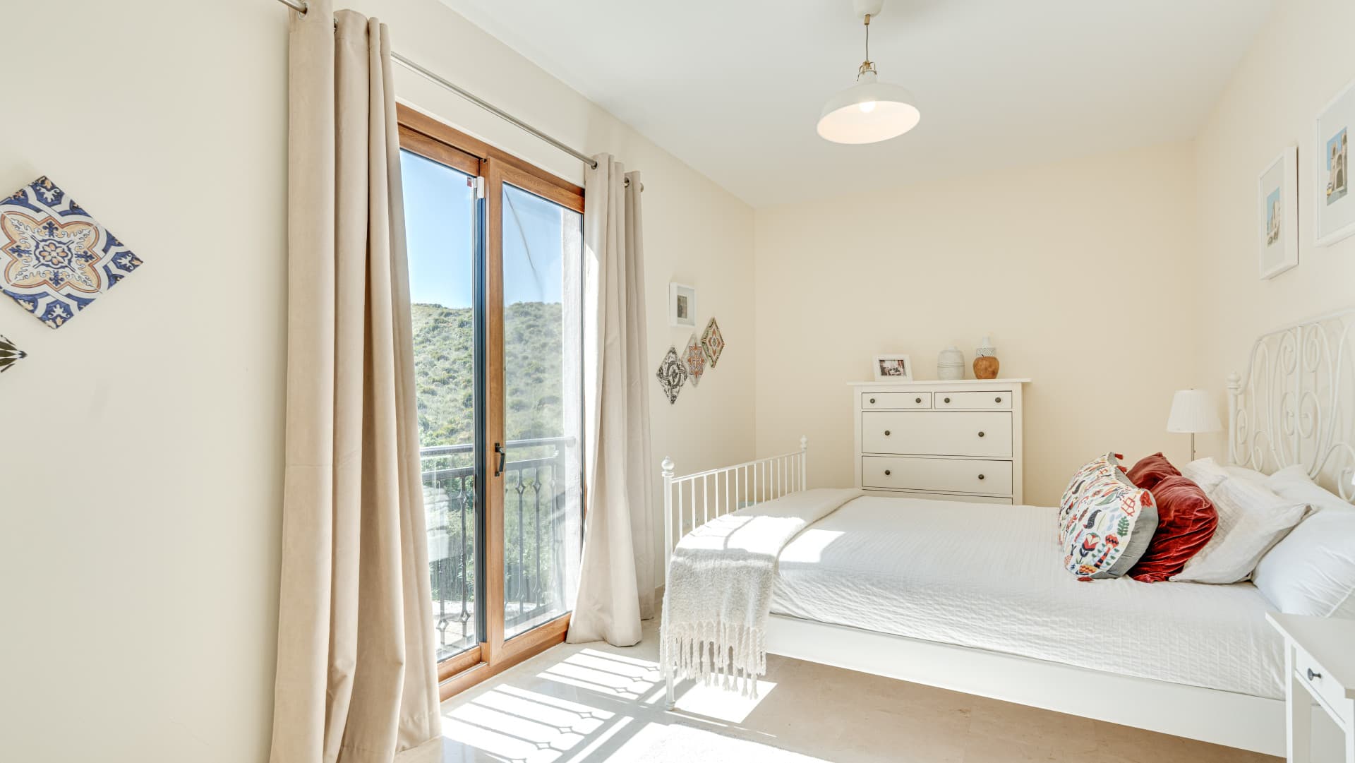 2060 Wonderful villa in a golf resort This detached villa in La Cala Golf Resort offers generous space and a well-planne