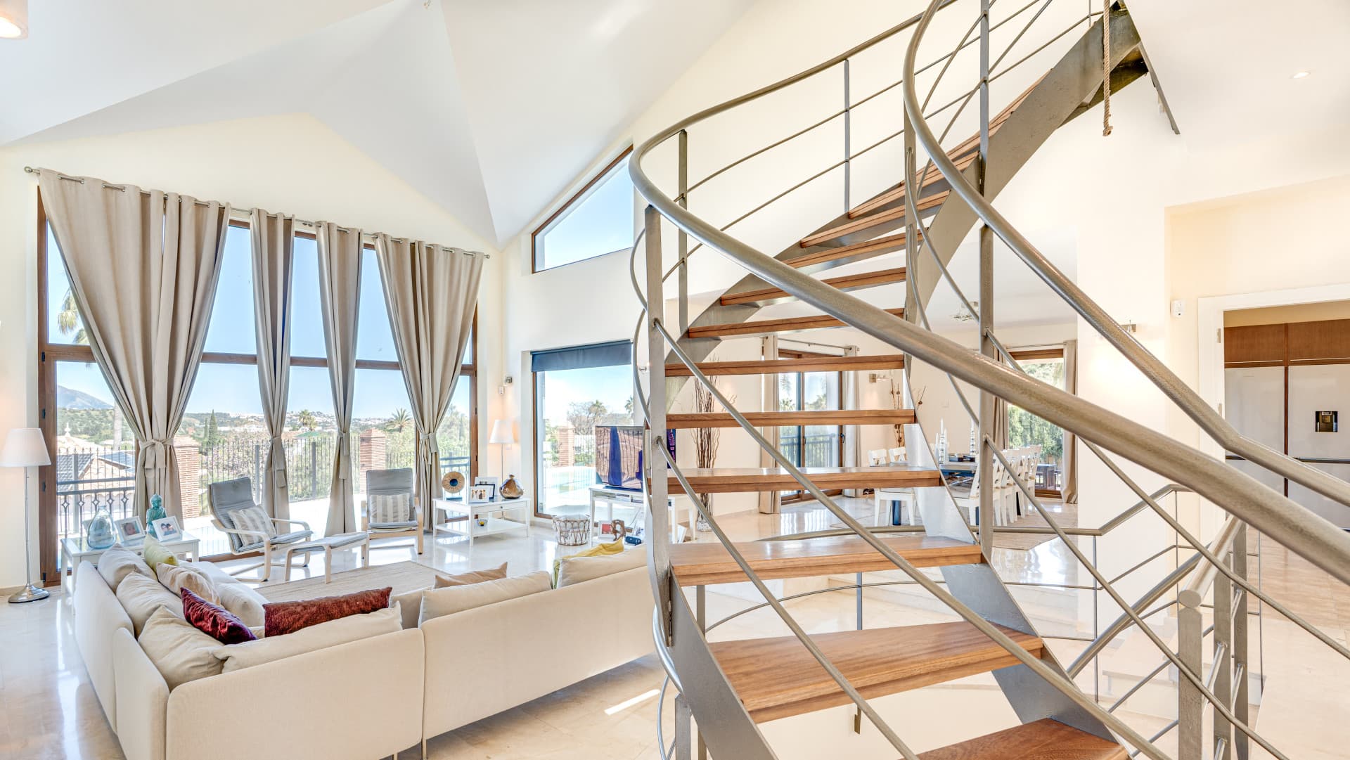 2060 Wonderful villa in a golf resort This detached villa in La Cala Golf Resort offers generous space and a well-planne