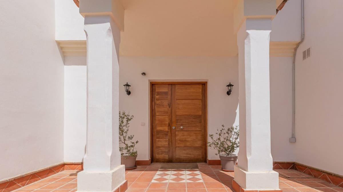 2060 Wonderful villa in a golf resort This detached villa in La Cala Golf Resort offers generous space and a well-planne