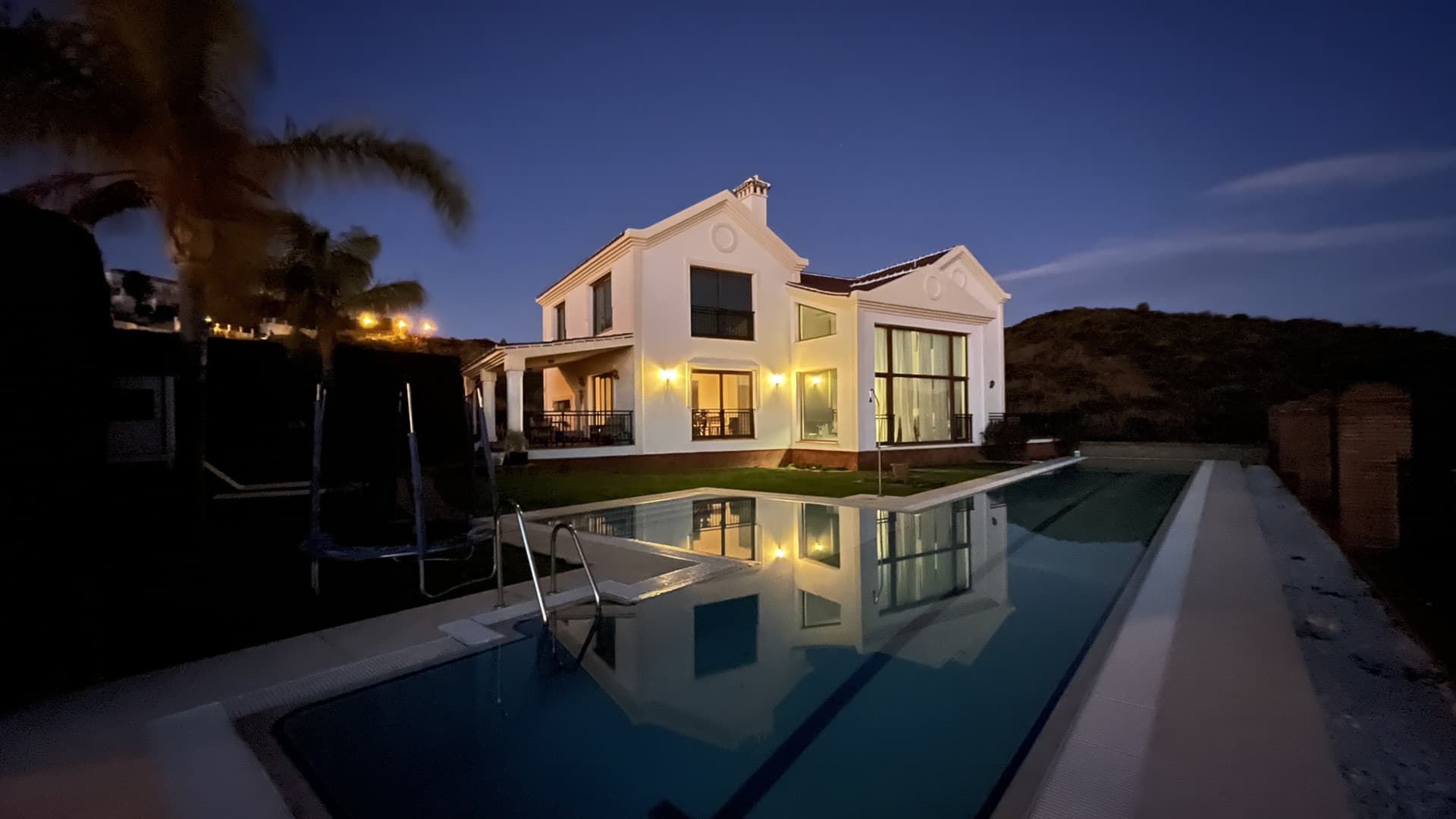 2060 Wonderful villa in a golf resort This detached villa in La Cala Golf Resort offers generous space and a well-planne