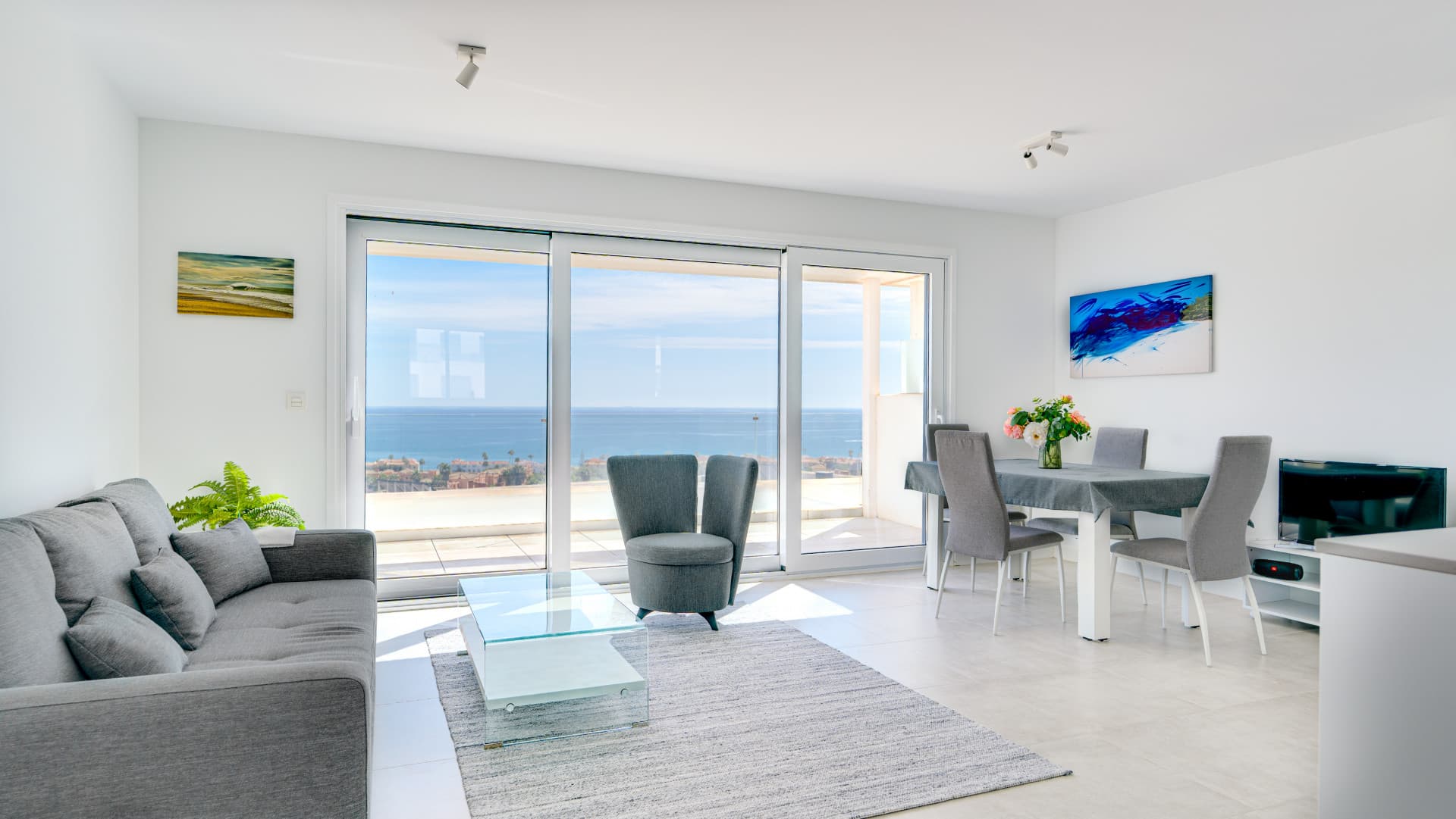 This well-maintained penthouse offers a bright, open living space with an integrated kitchen and a spacious terrace boas
