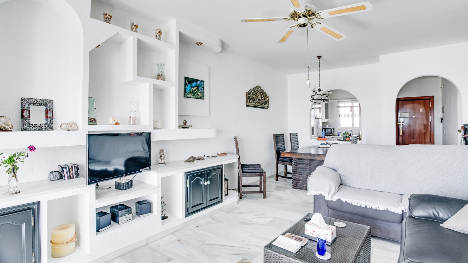 This apartment is located on the first floor of a small residential complex directly on the golf course of El Chaparral