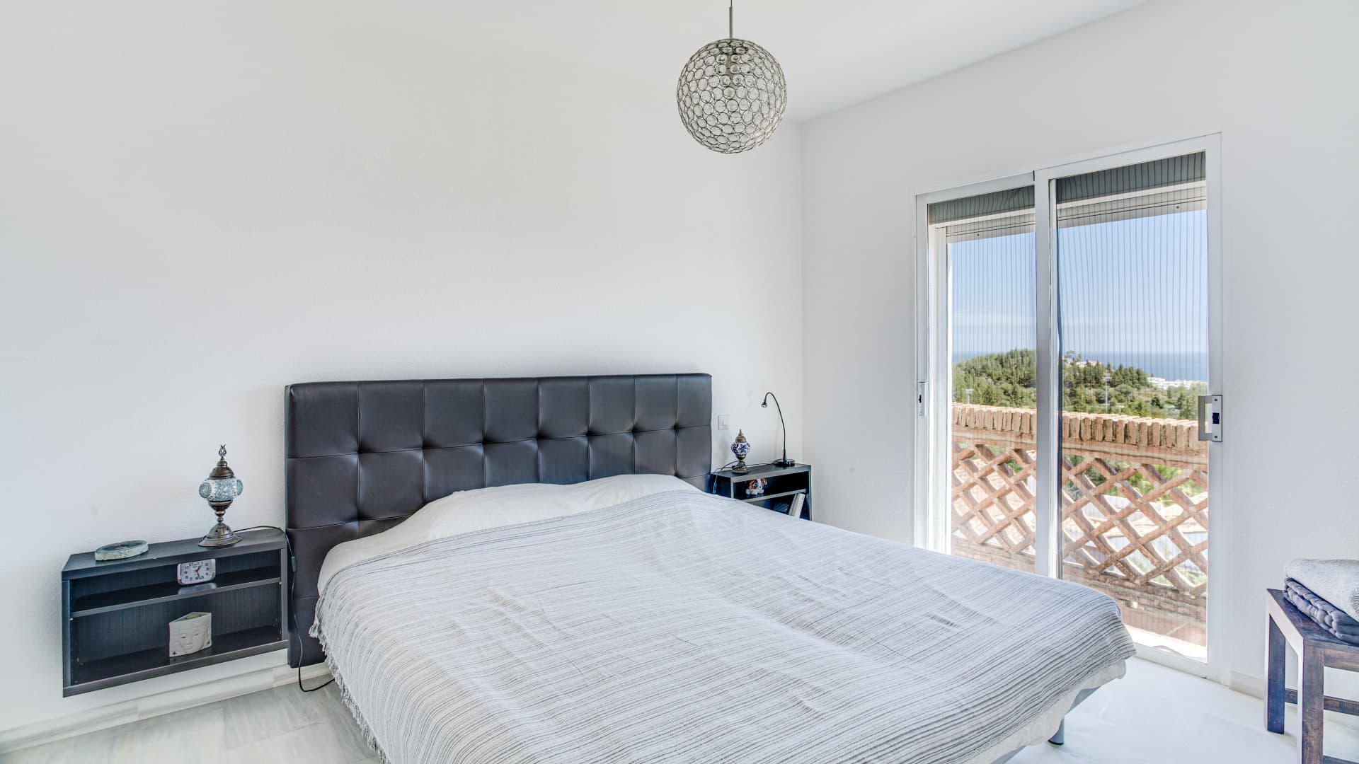 This apartment is located on the first floor of a small residential complex directly on the golf course of El Chaparral