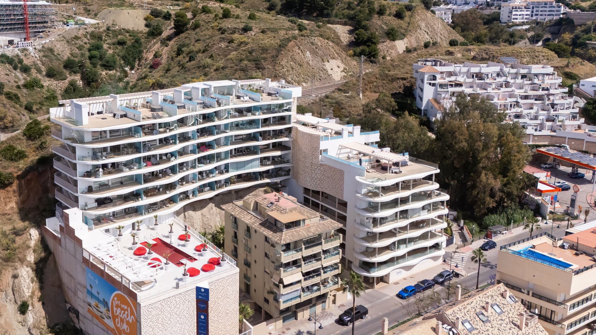 Spacious, modern and fully furnished corner apartment in Wave Collection