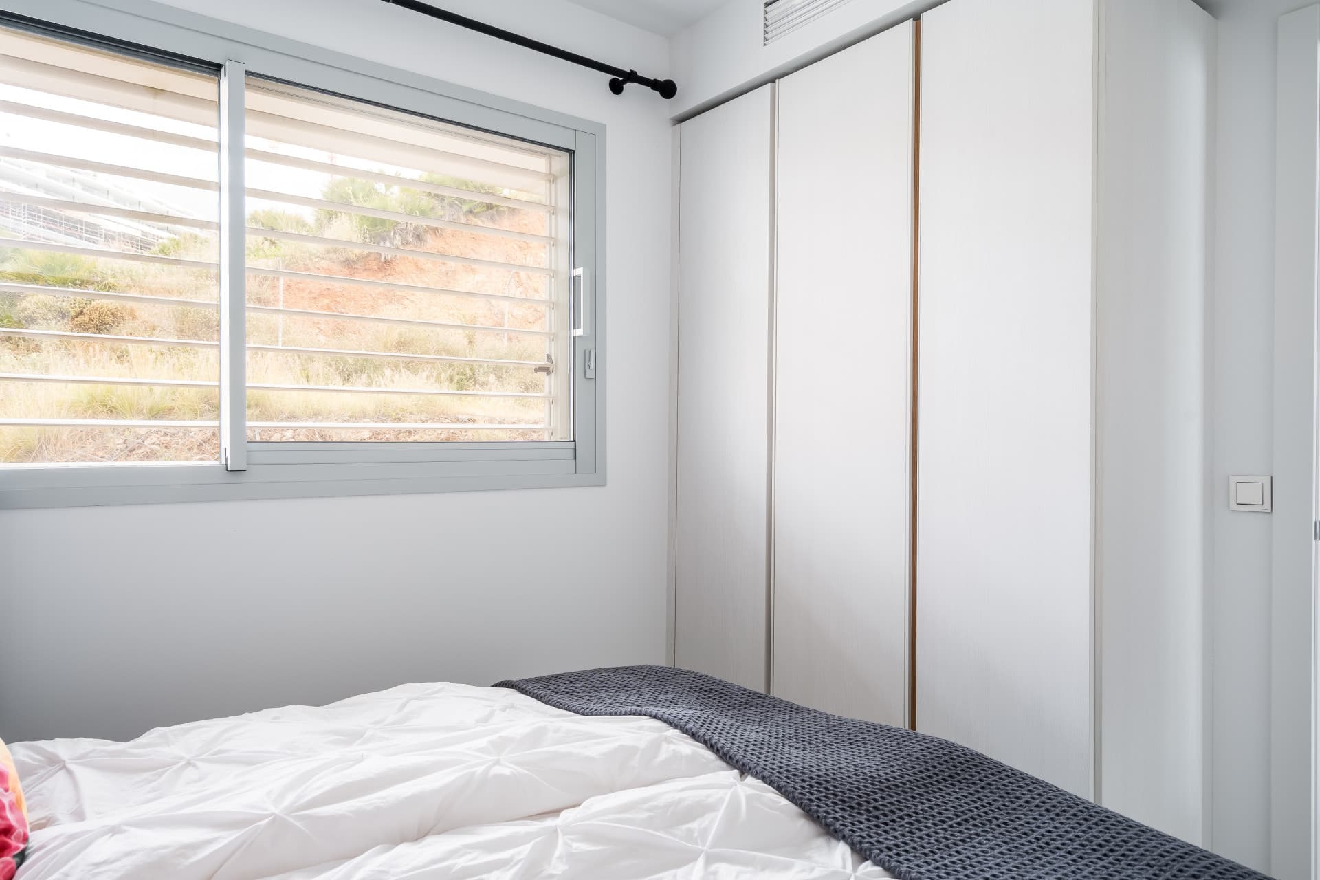 Spacious, modern and fully furnished corner apartment in Wave Collection