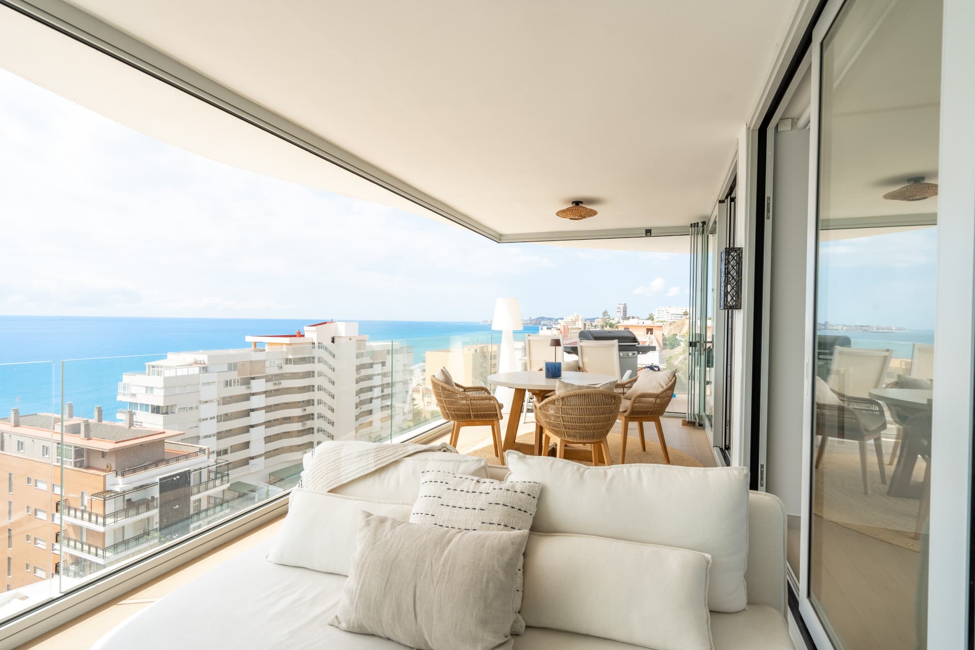 Spacious, modern and fully furnished corner apartment in Wave Collection
