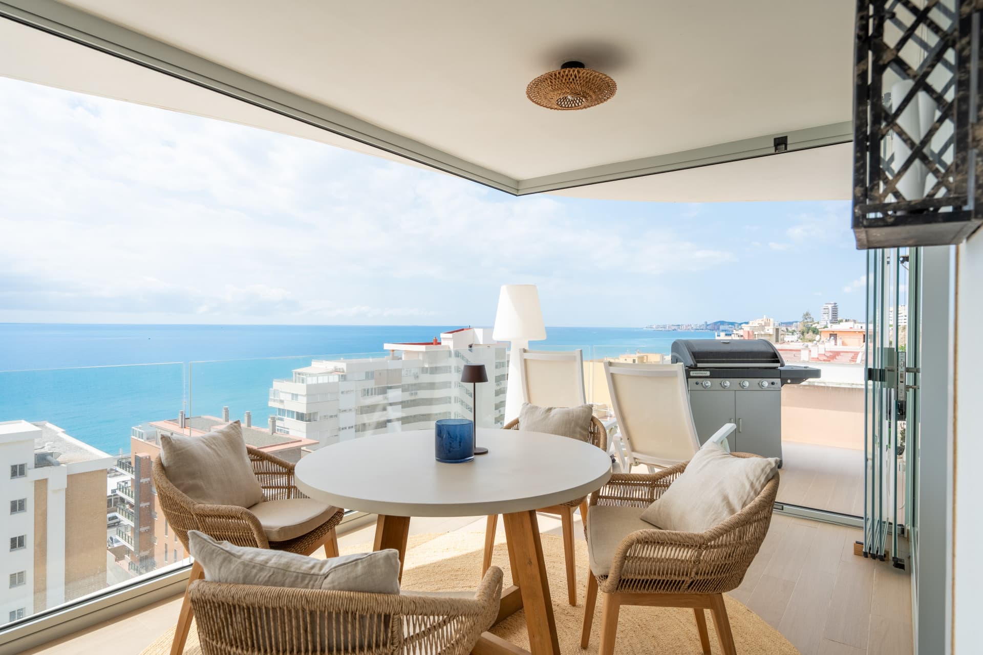 Spacious, modern and fully furnished corner apartment in Wave Collection