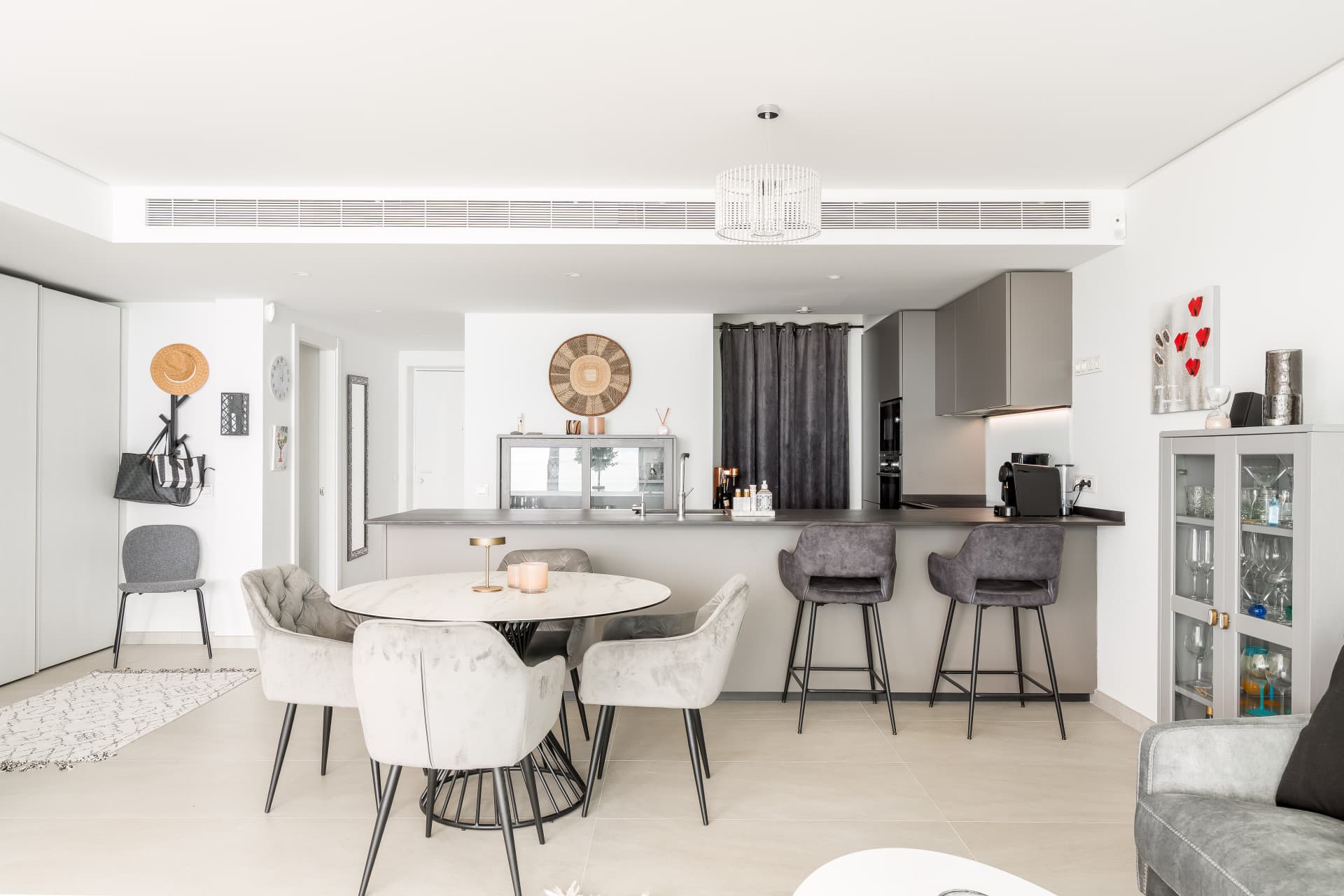 Spacious, modern and fully furnished corner apartment in Wave Collection