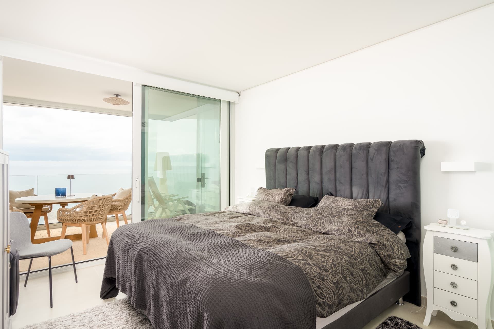 Spacious, modern and fully furnished corner apartment in Wave Collection