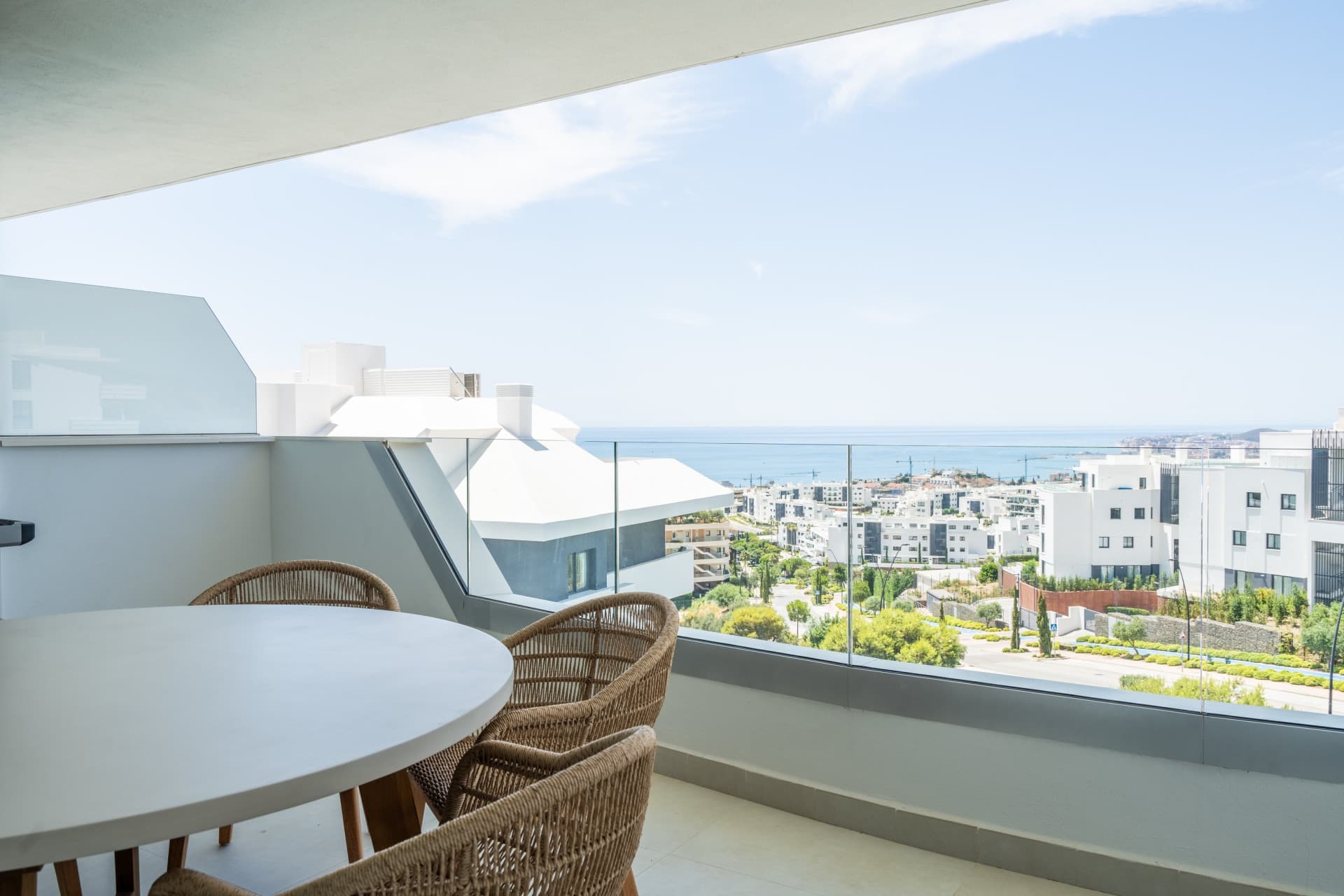 Apartamento moderno de 3 dormitorios con vistas al mar – Higuerón West, Fuengirola