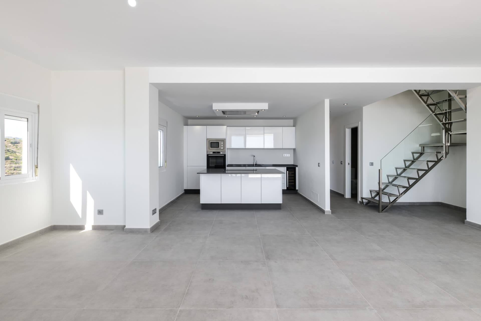 Duplex penthouse on the beachfront in Estepona