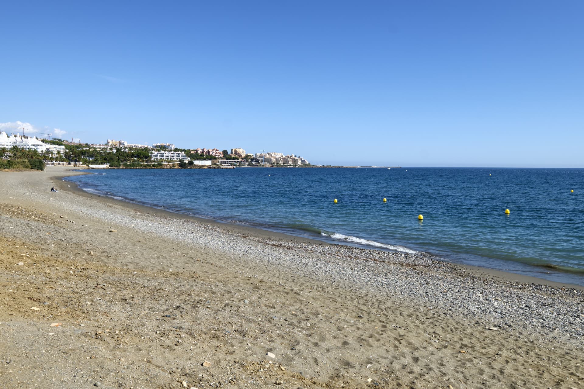 Duplex penthouse on the beachfront in Estepona