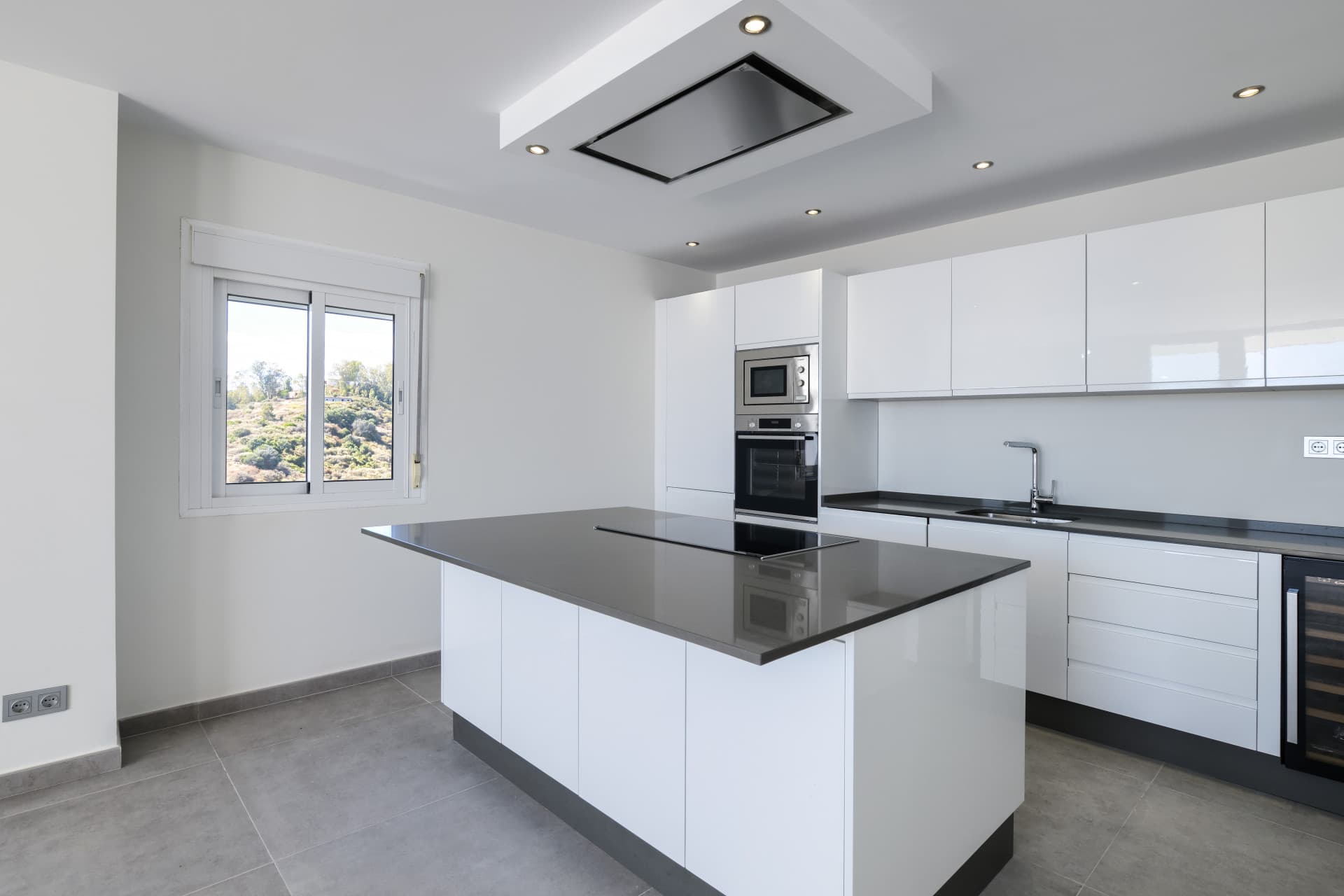 Duplex penthouse on the beachfront in Estepona