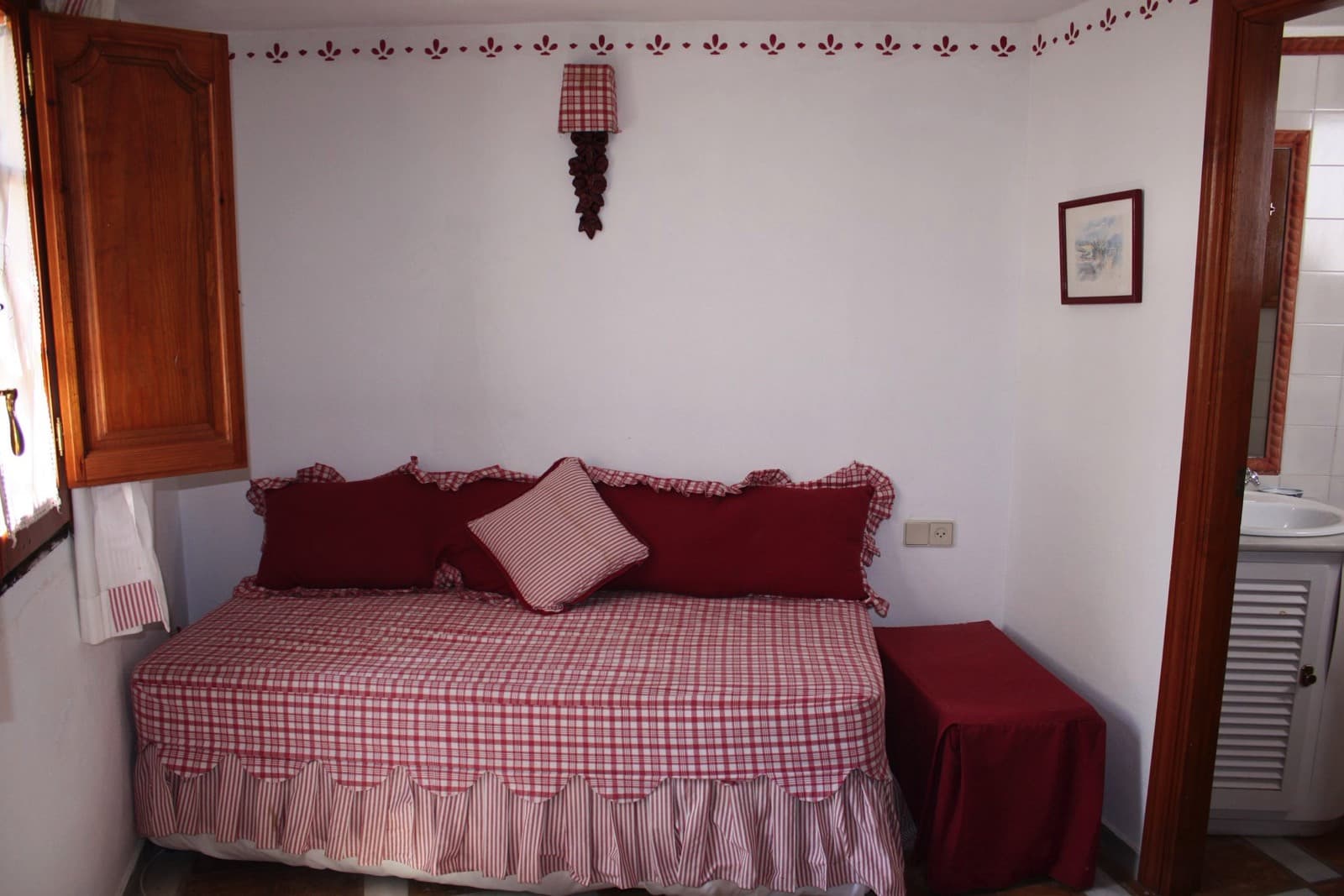 BEAUTIFUL TOWNHOUSE IN GUADALMINA BAJA