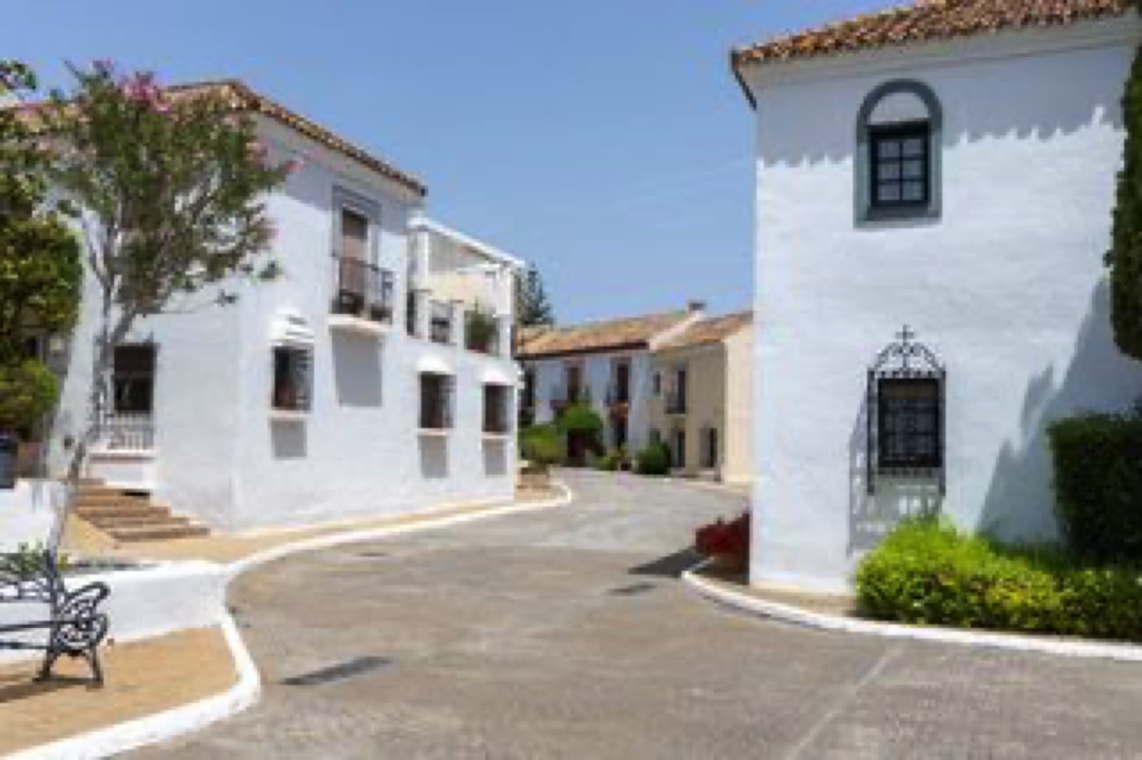 BEAUTIFUL TOWNHOUSE IN GUADALMINA BAJA