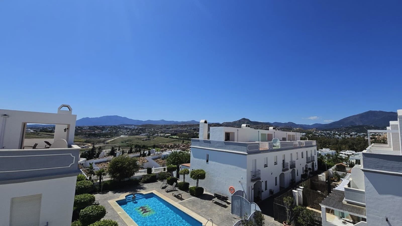 Prime Townhouse in Urb. Atalaya Golf with Rooftop Terrace & Sea Views