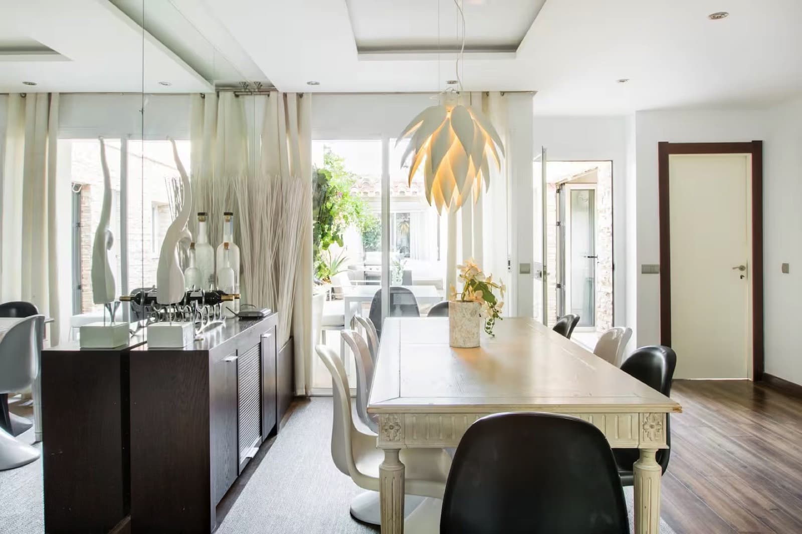 Stunning 5-Bedroom Townhouse in Altos del Rodeo