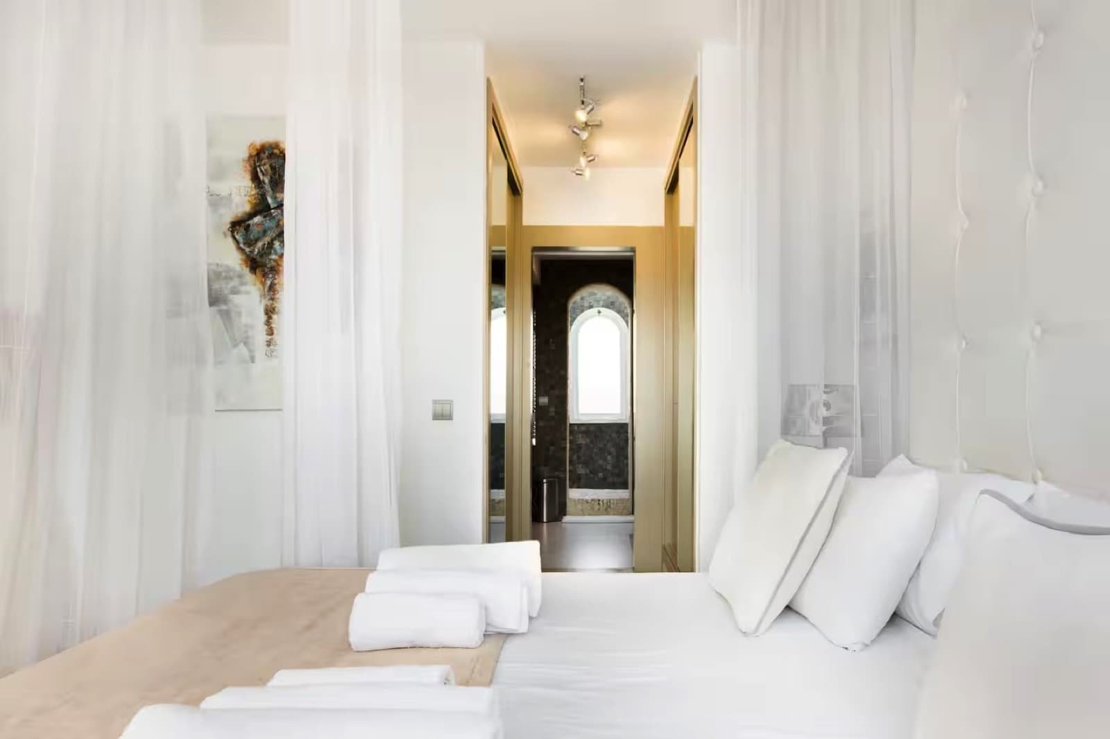 Stunning 5-Bedroom Townhouse in Altos del Rodeo