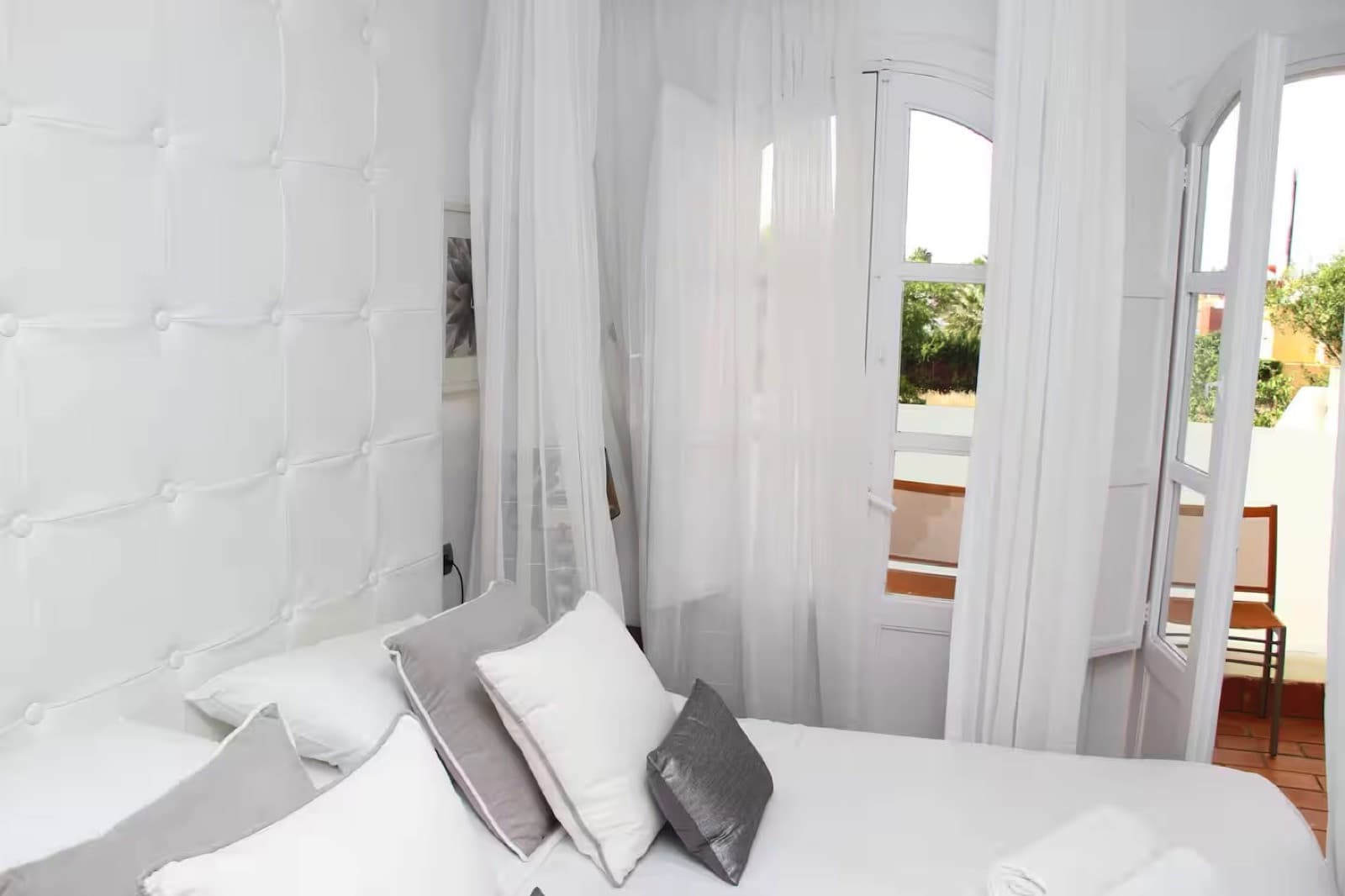 Stunning 5-Bedroom Townhouse in Altos del Rodeo