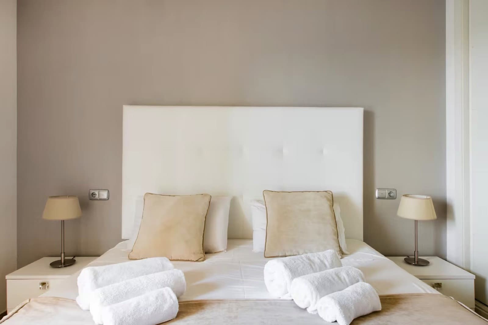 Stunning 5-Bedroom Townhouse in Altos del Rodeo