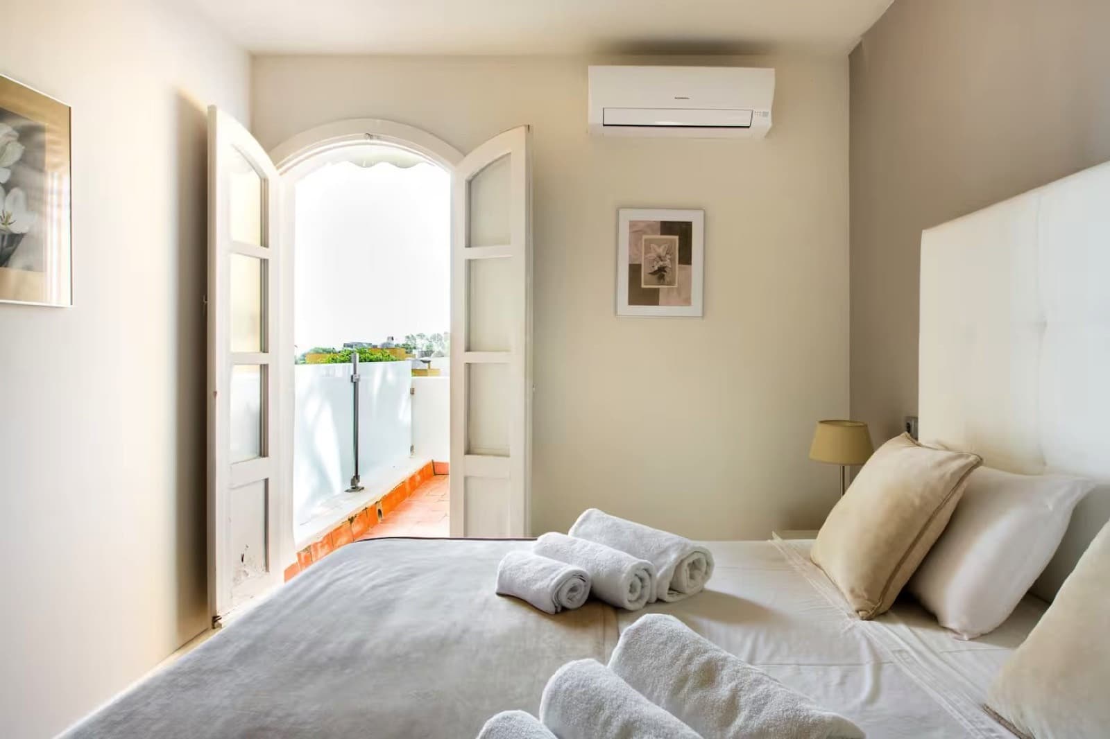 Stunning 5-Bedroom Townhouse in Altos del Rodeo